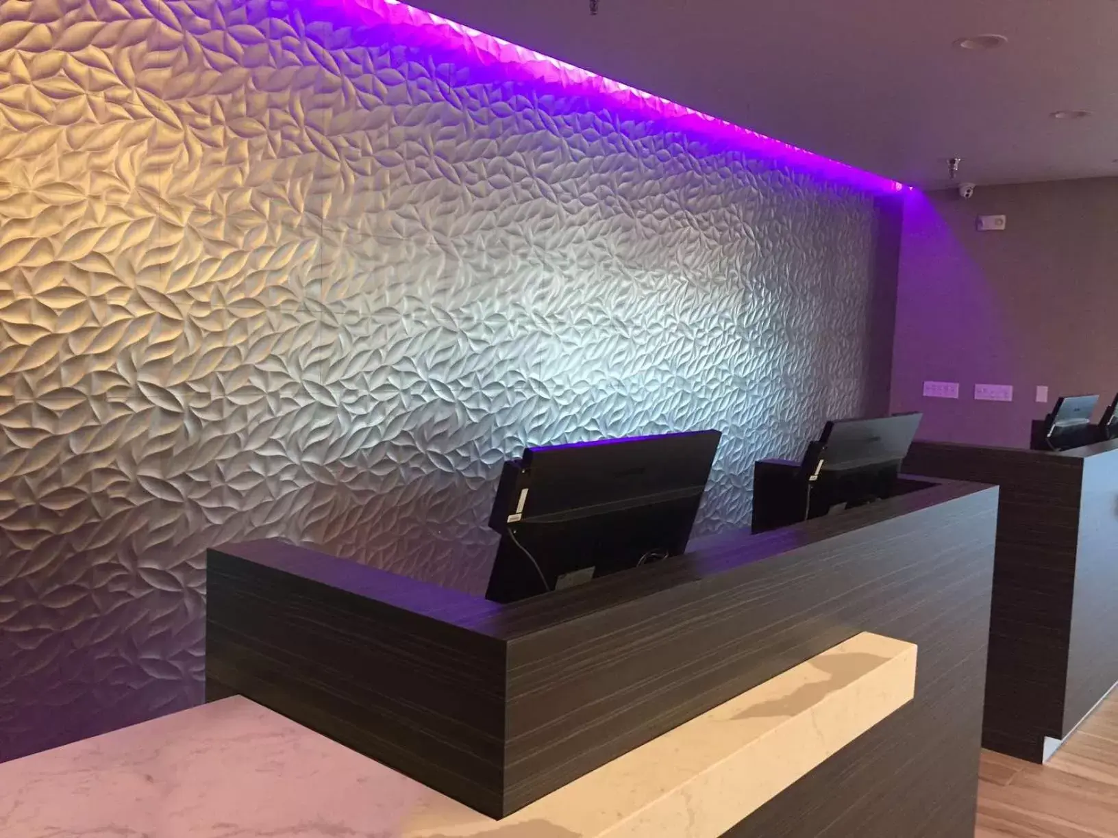 Lobby or reception, TV/Entertainment Center in Radisson Hotel Oakland Airport