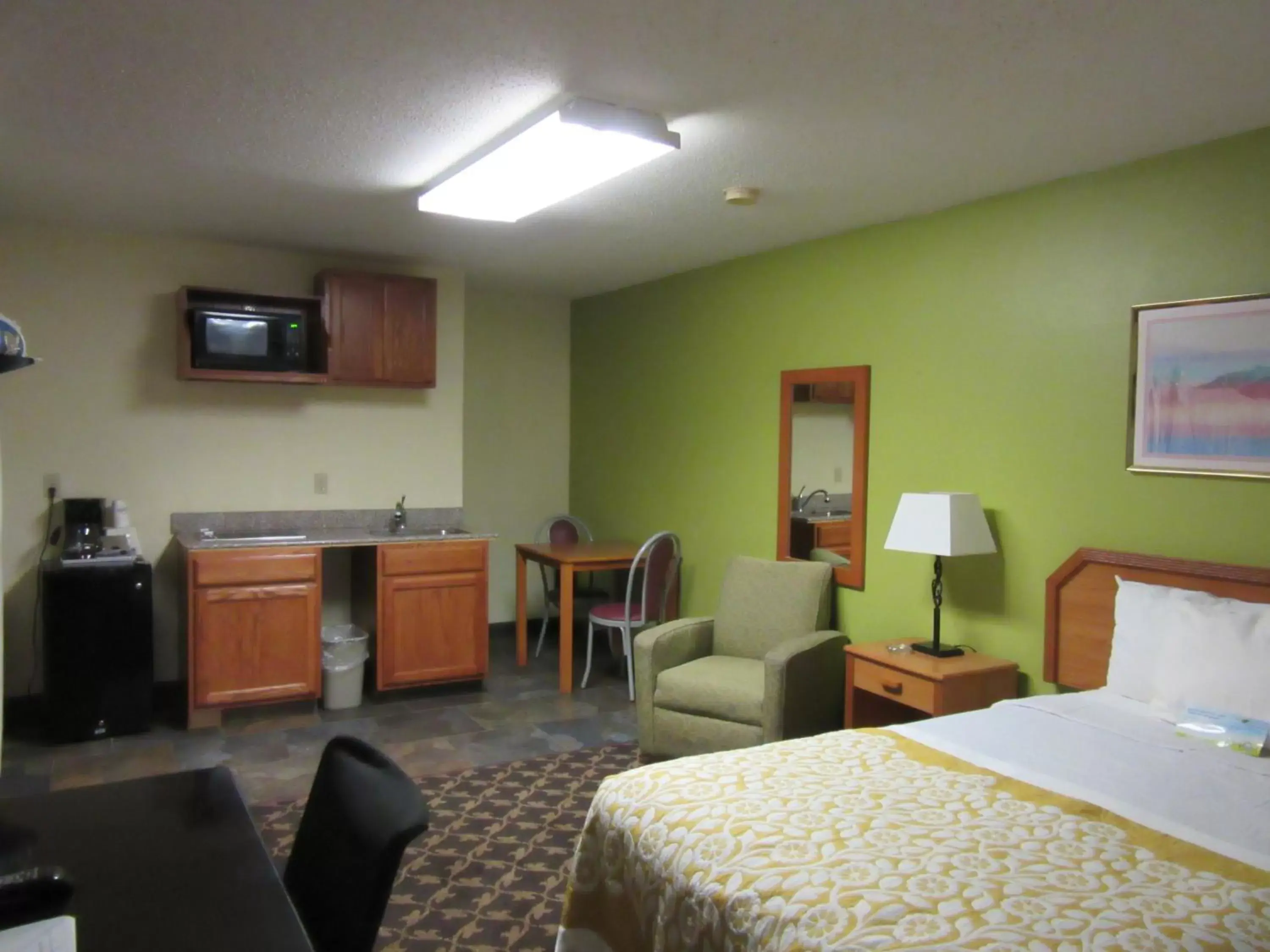 Photo of the whole room in Days Inn by Wyndham Fort Dodge