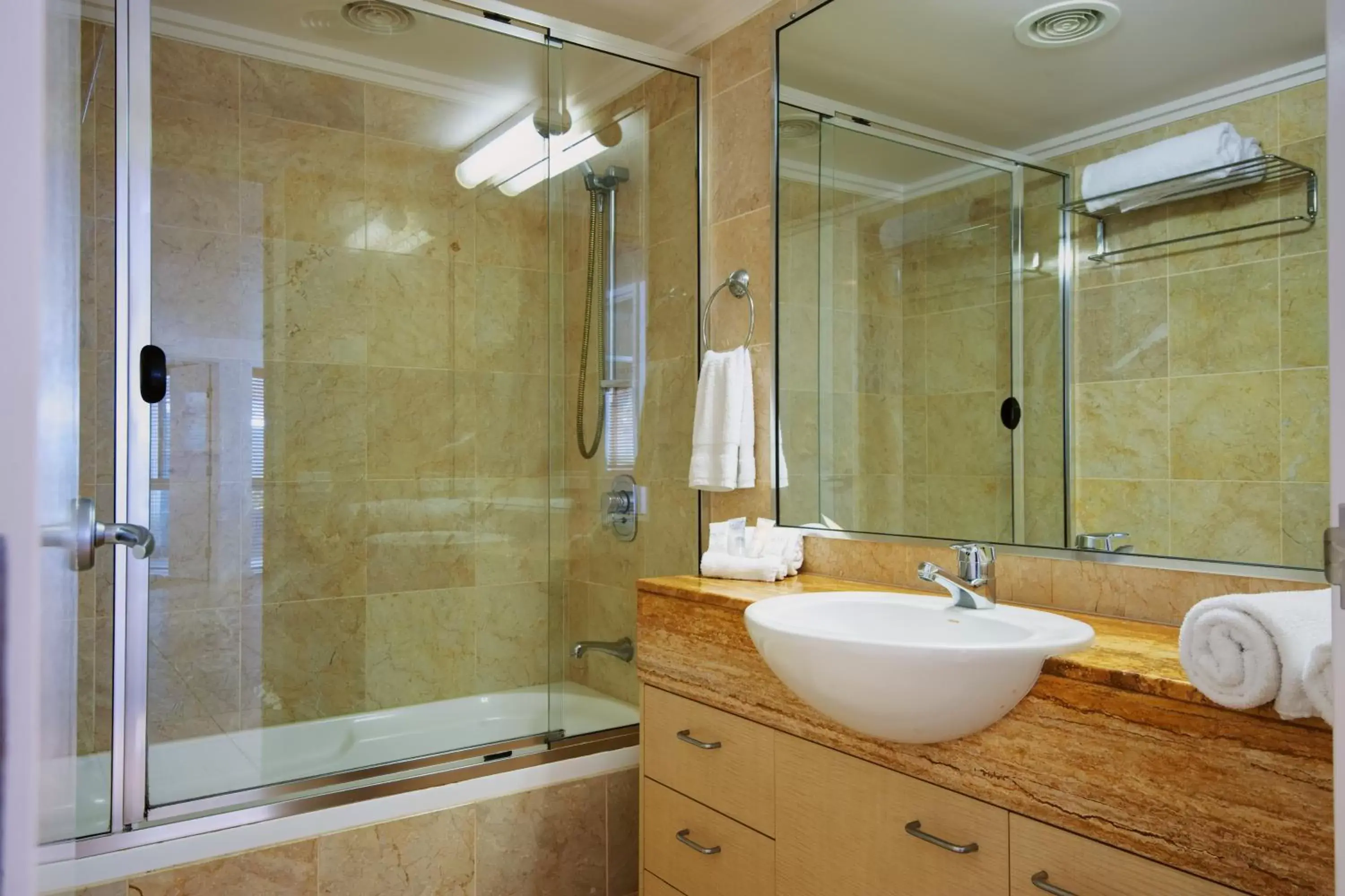 Shower, Bathroom in Rolling Surf Resort