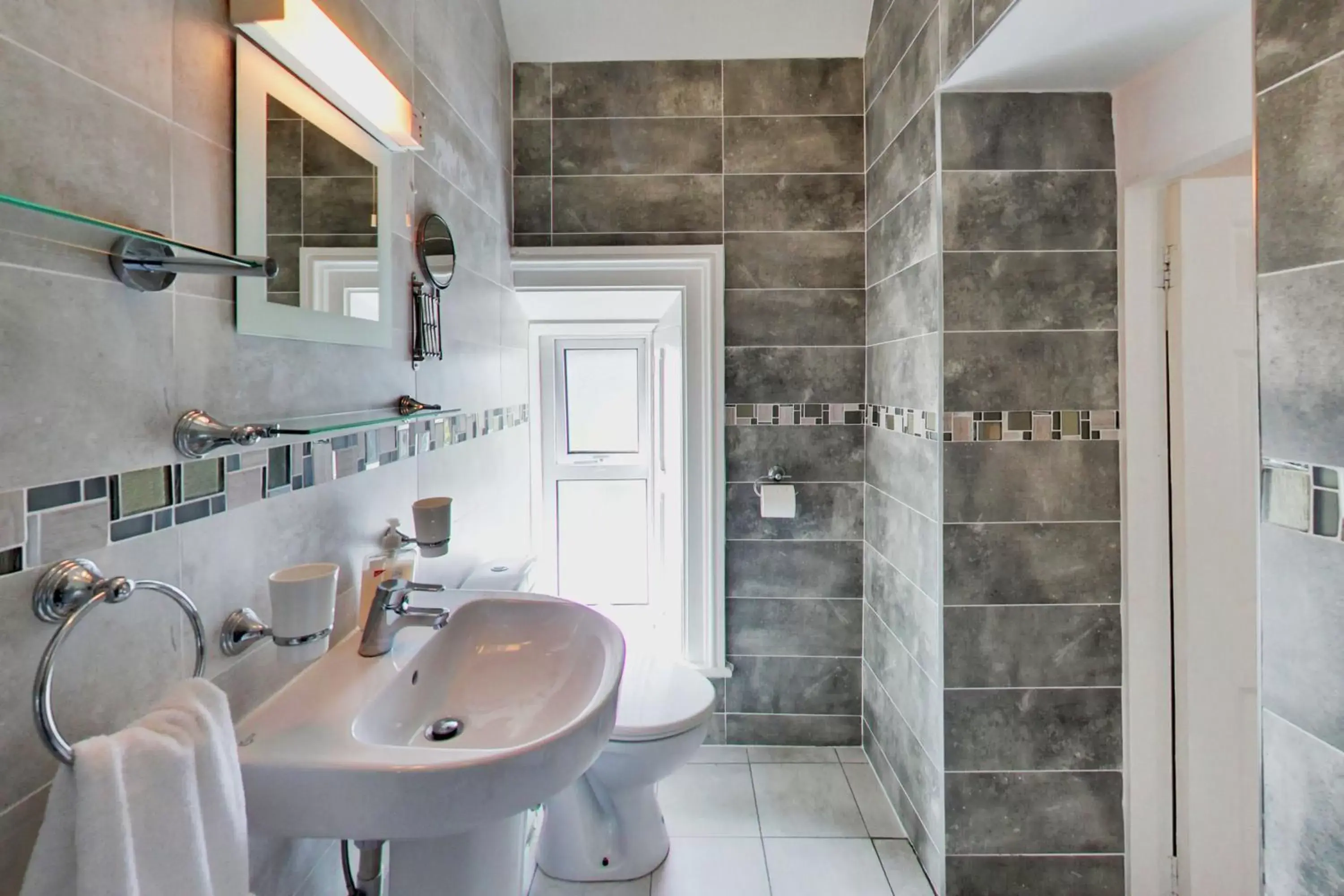 Toilet, Bathroom in Robin Hill House B&B