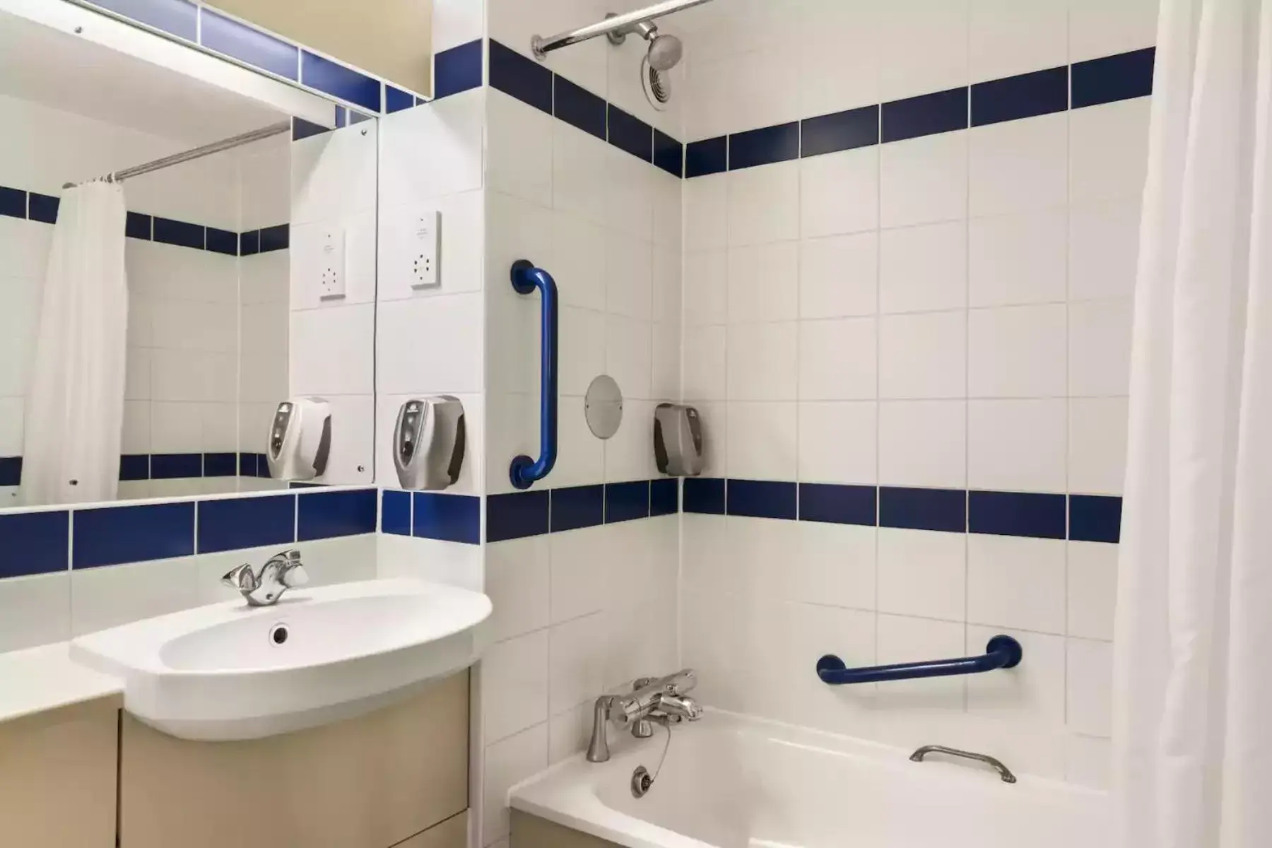 Shower, Bathroom in Days Inn Sutton Scotney North