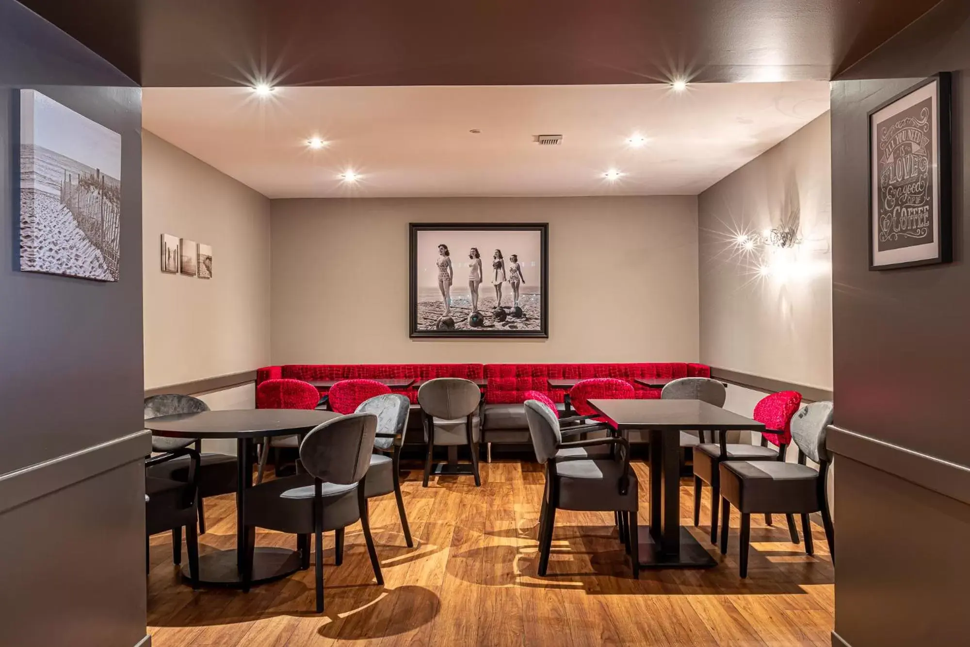 Restaurant/places to eat in Hotel Des Dunes Restaurant/places to eat in Hotel Des Dunes