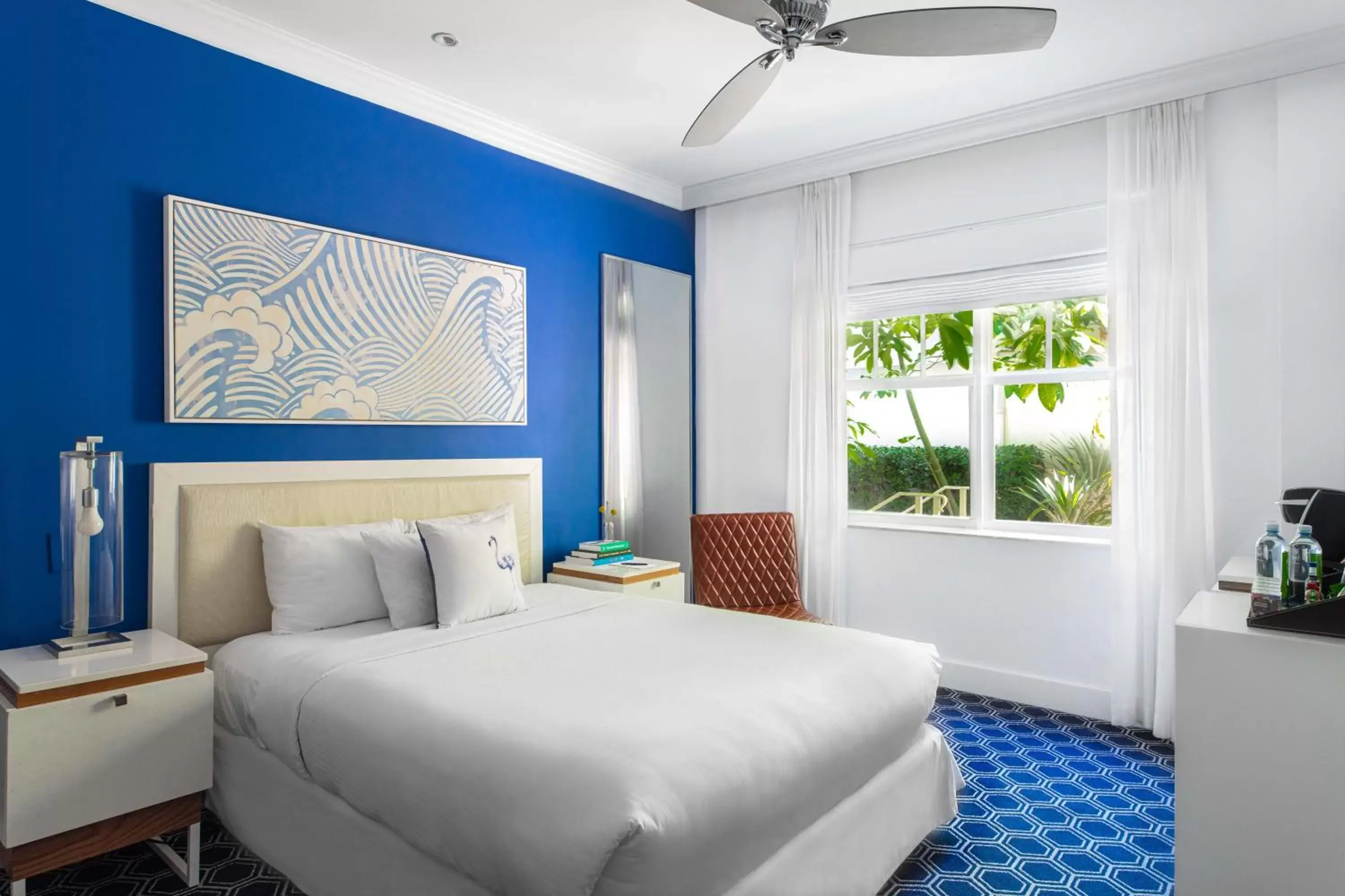 Bedroom, Bed in Blue Moon Hotel
