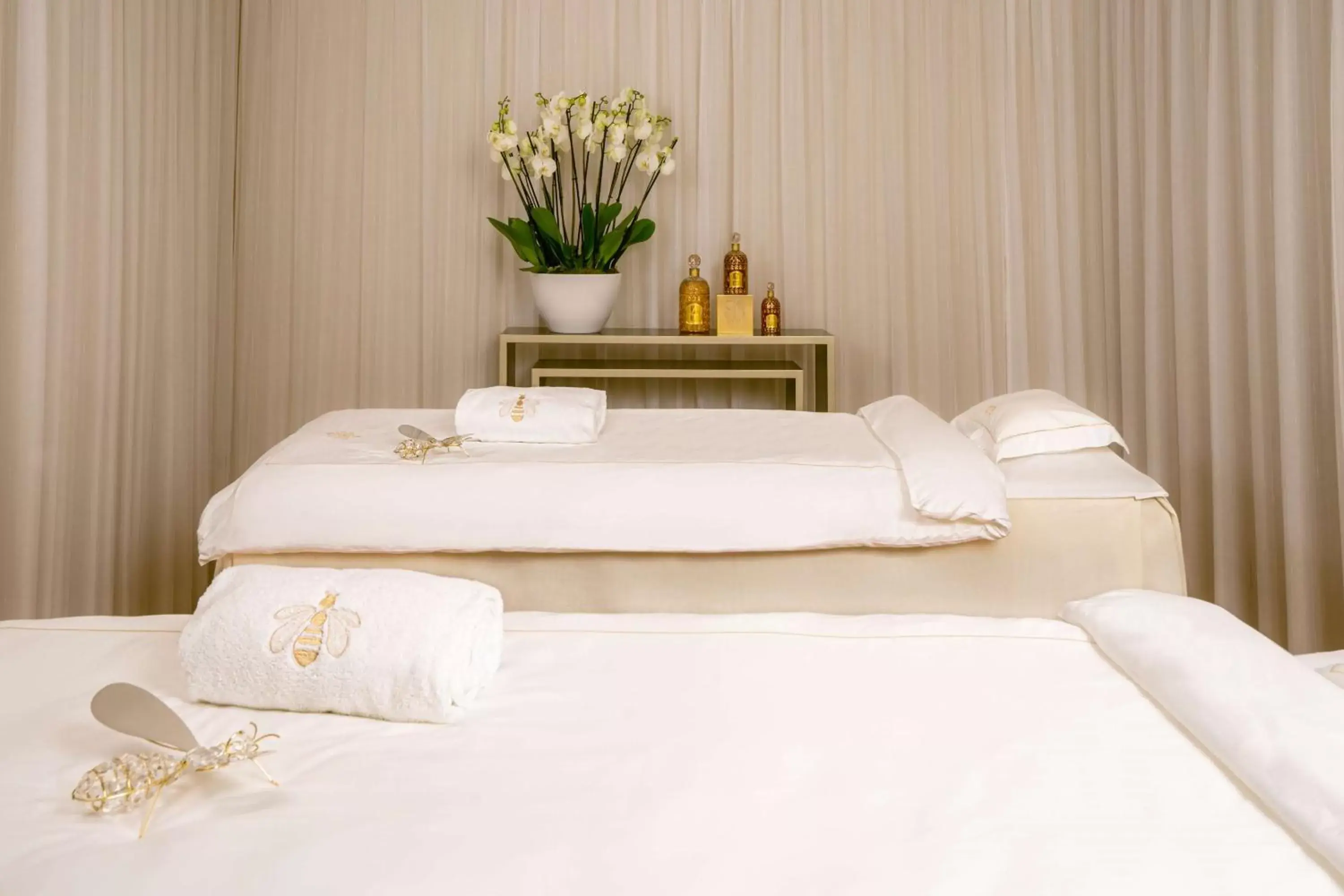 Spa and wellness centre/facilities, Bed in Waldorf Astoria Versailles - Trianon Palace