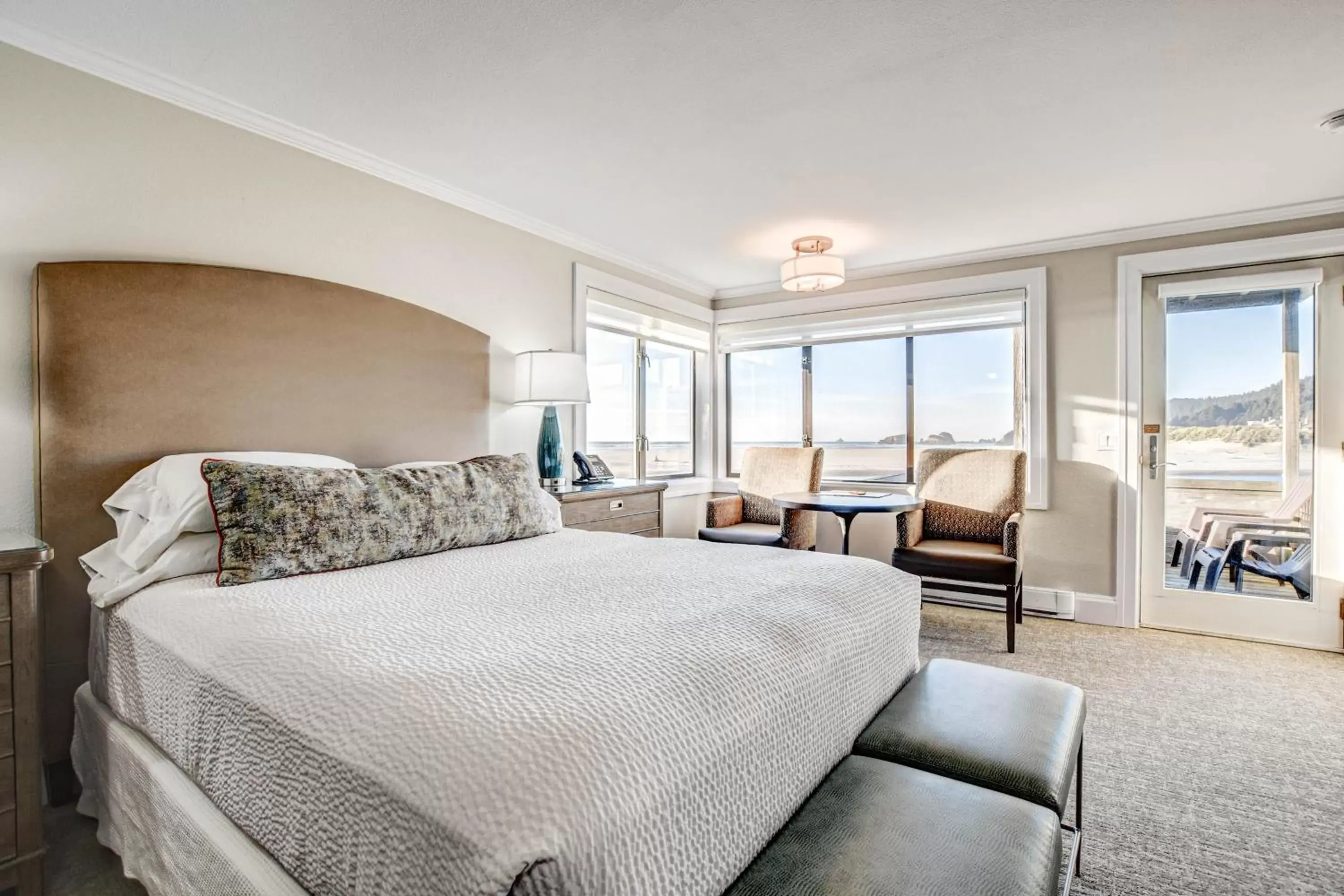 Flagship - Ocean Front Queen Studio in The Waves Flagship - Ocean Front Queen Studio in The Waves