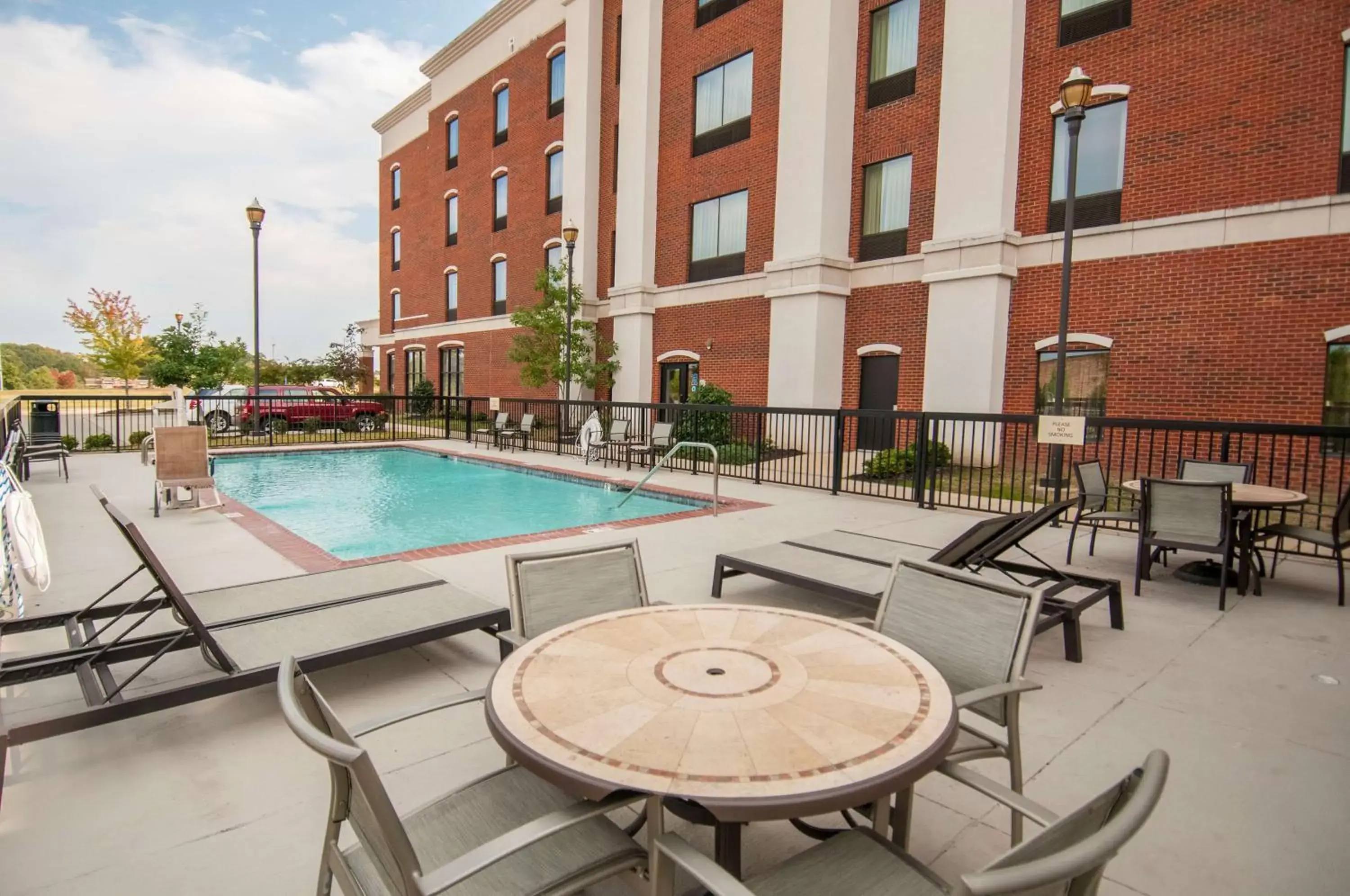 Pool view, Swimming Pool in Hampton Inn Hernando, MS