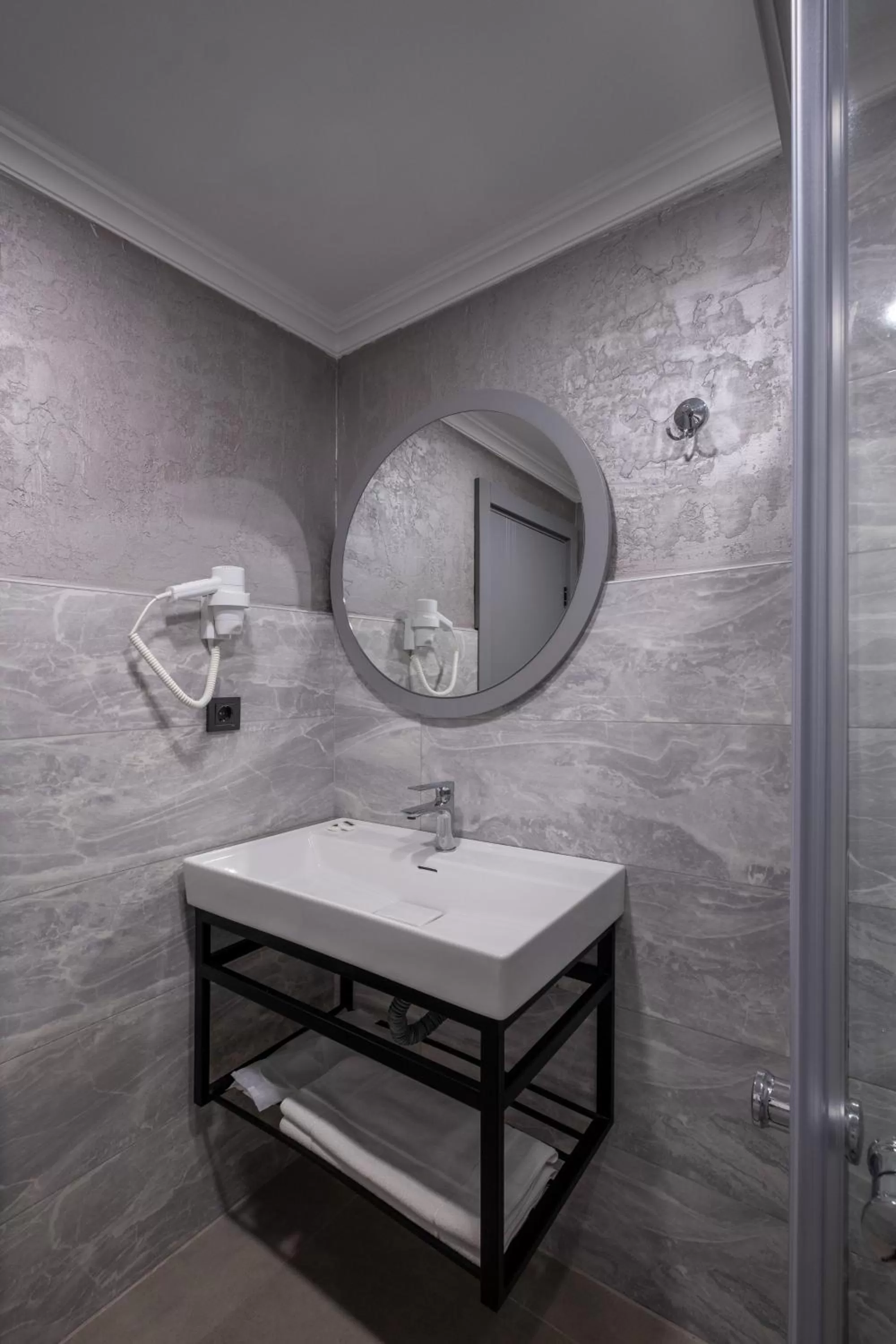 Bathroom in Avion Suite Hotel