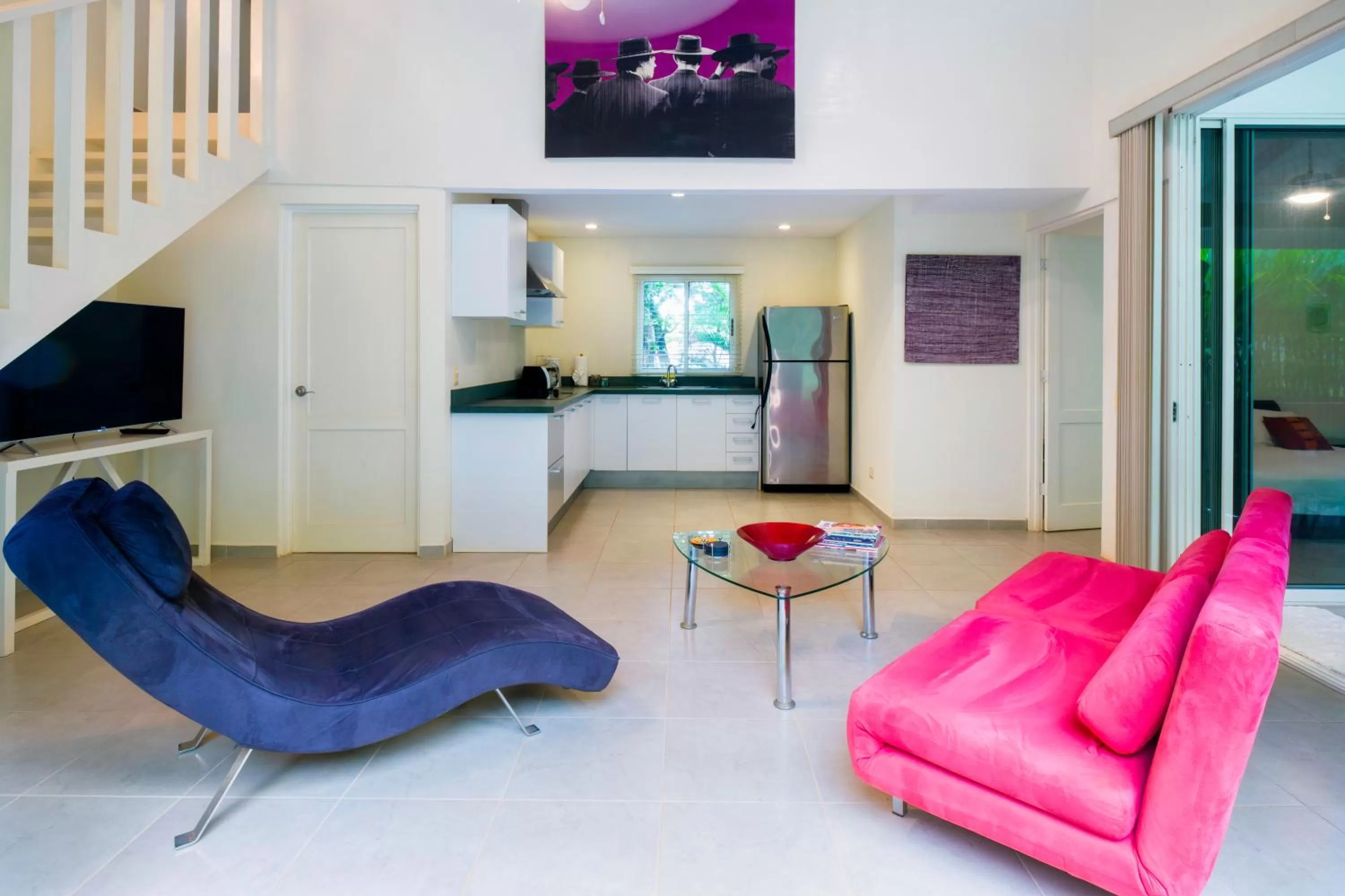 Kitchen or kitchenette, Seating Area in The Breeze Hotel & Villas