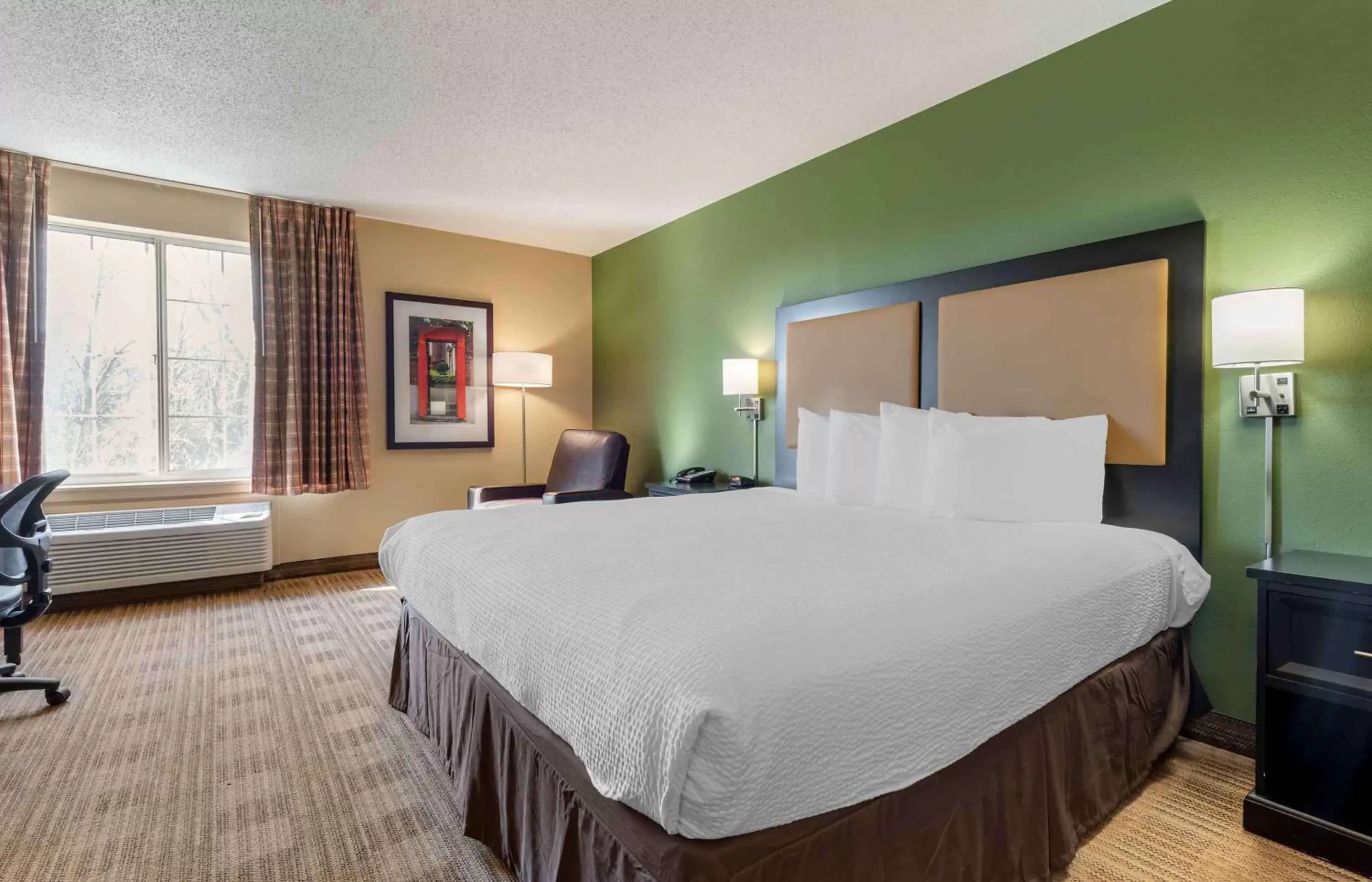 Bedroom, Bed in Extended Stay America Suites - Minneapolis - Eden Prairie - Technology Drive