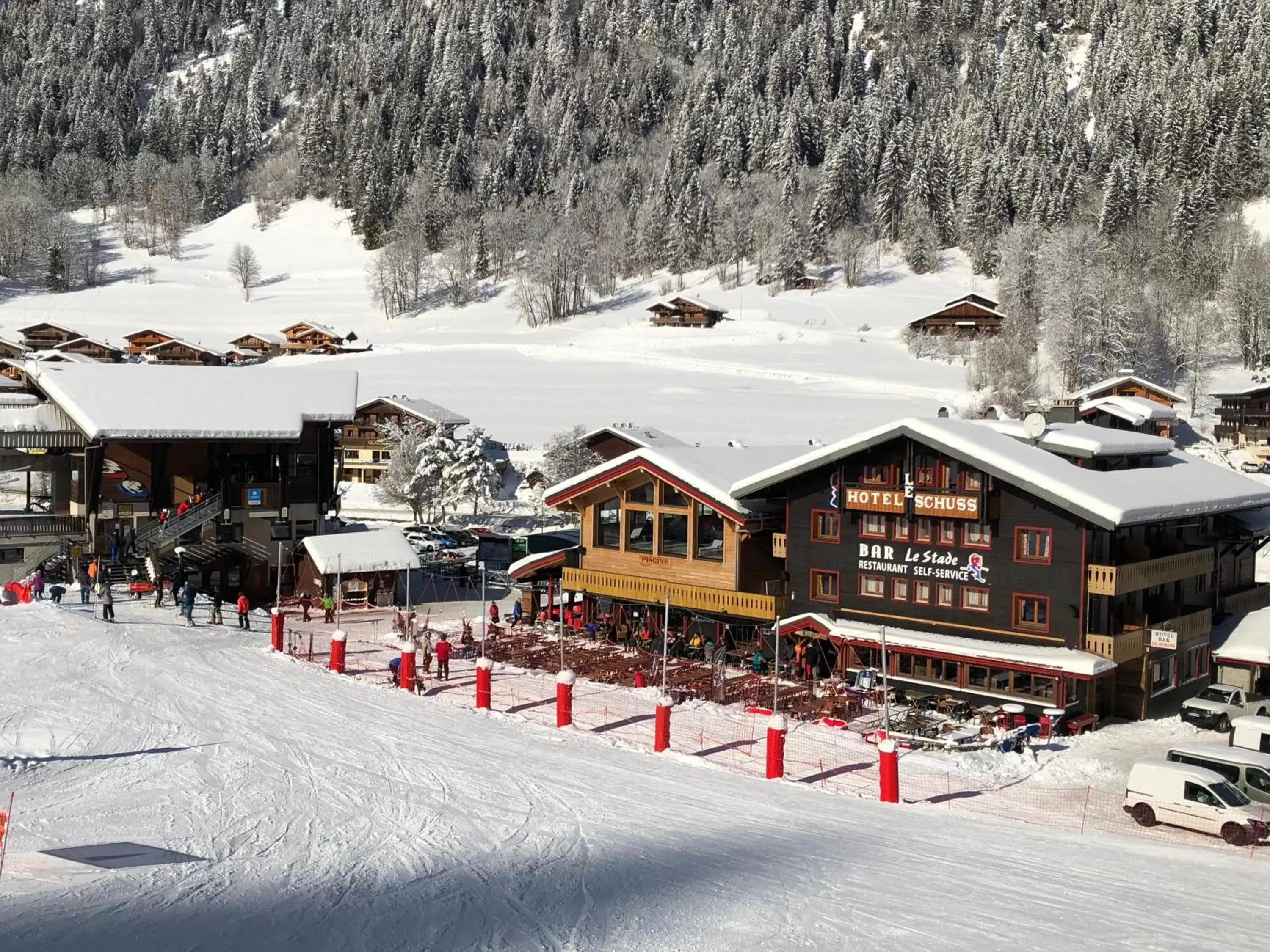 Property building, Winter in Le Schuss