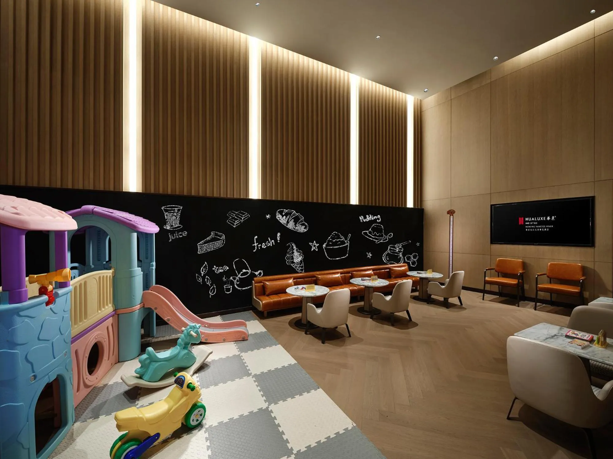 Restaurant/places to eat in HUALUXE Nanjing Yangtze River