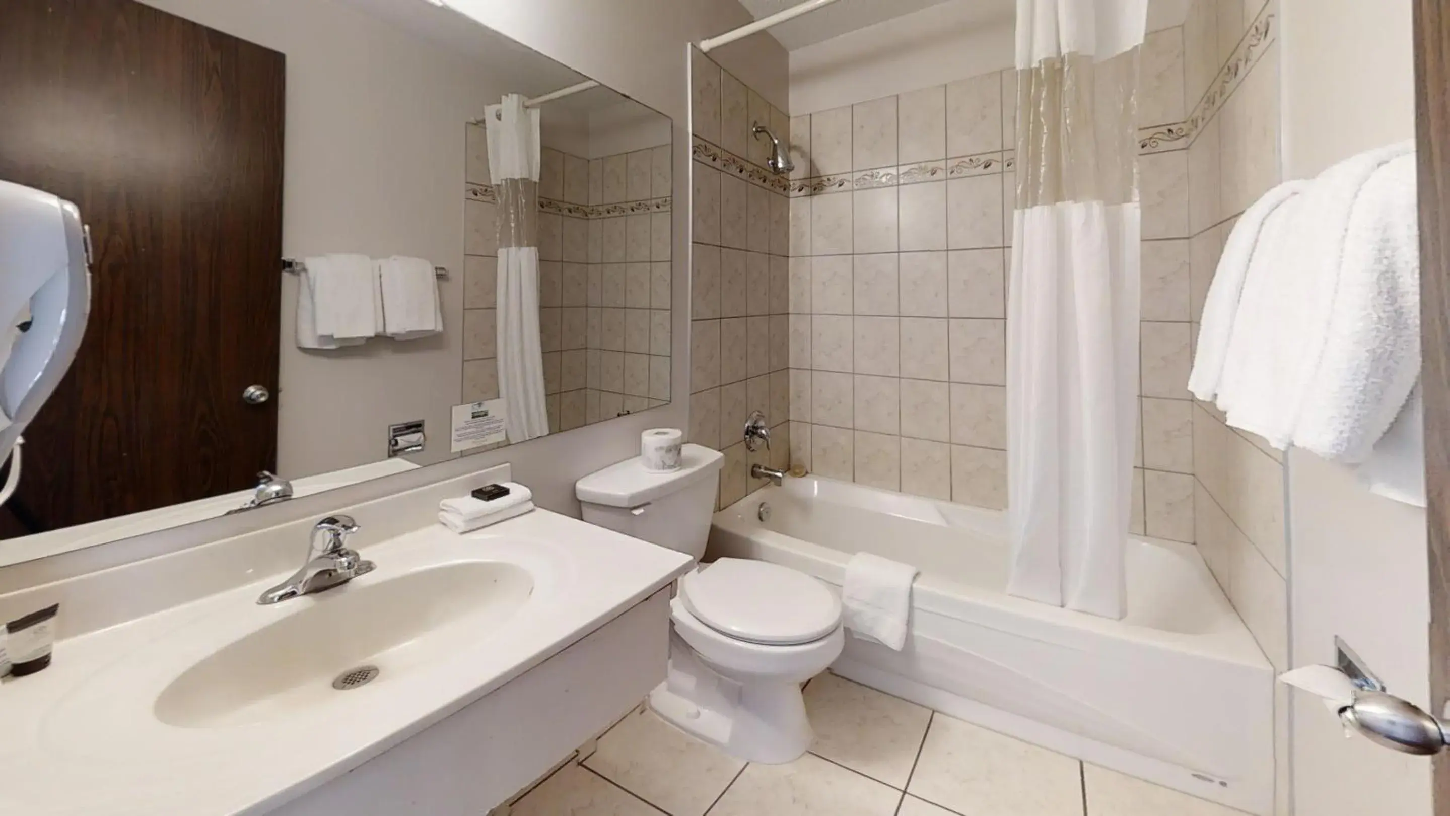 Bathroom in Recreation Inn and Suites