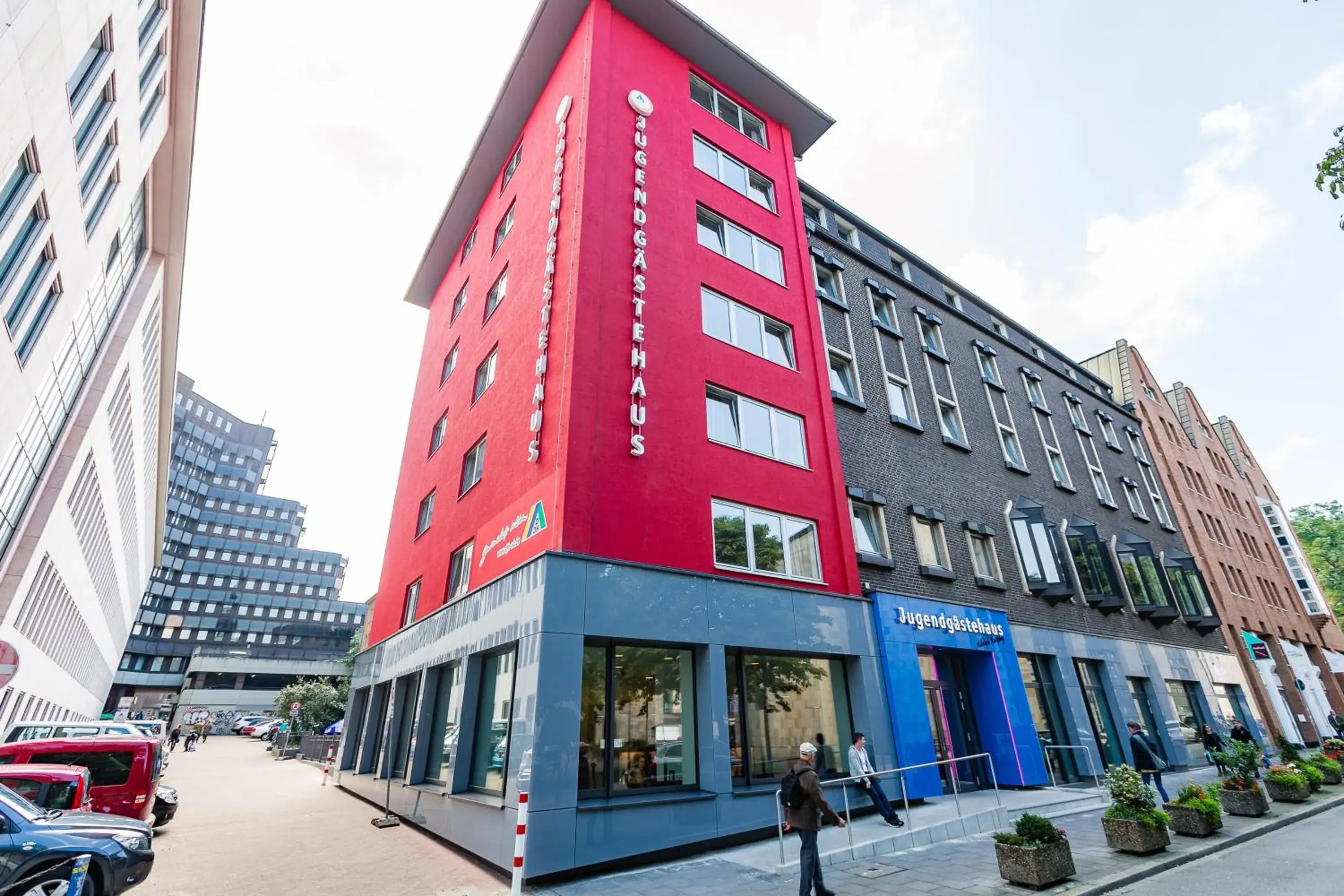 Facade/entrance, Property Building in DJH Jugendgastehaus Adolph Kolping