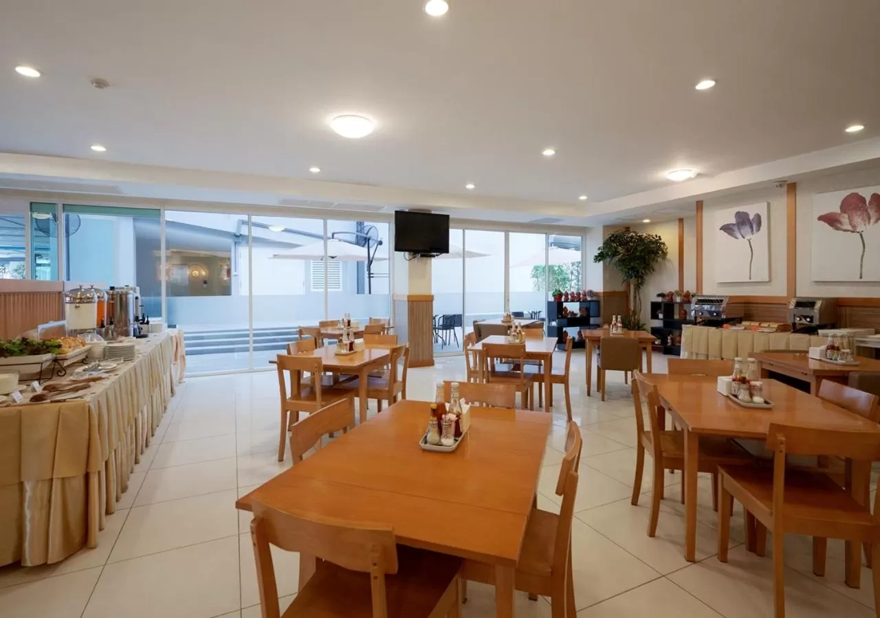 Restaurant/places to eat in Prom Ratchada Hotel