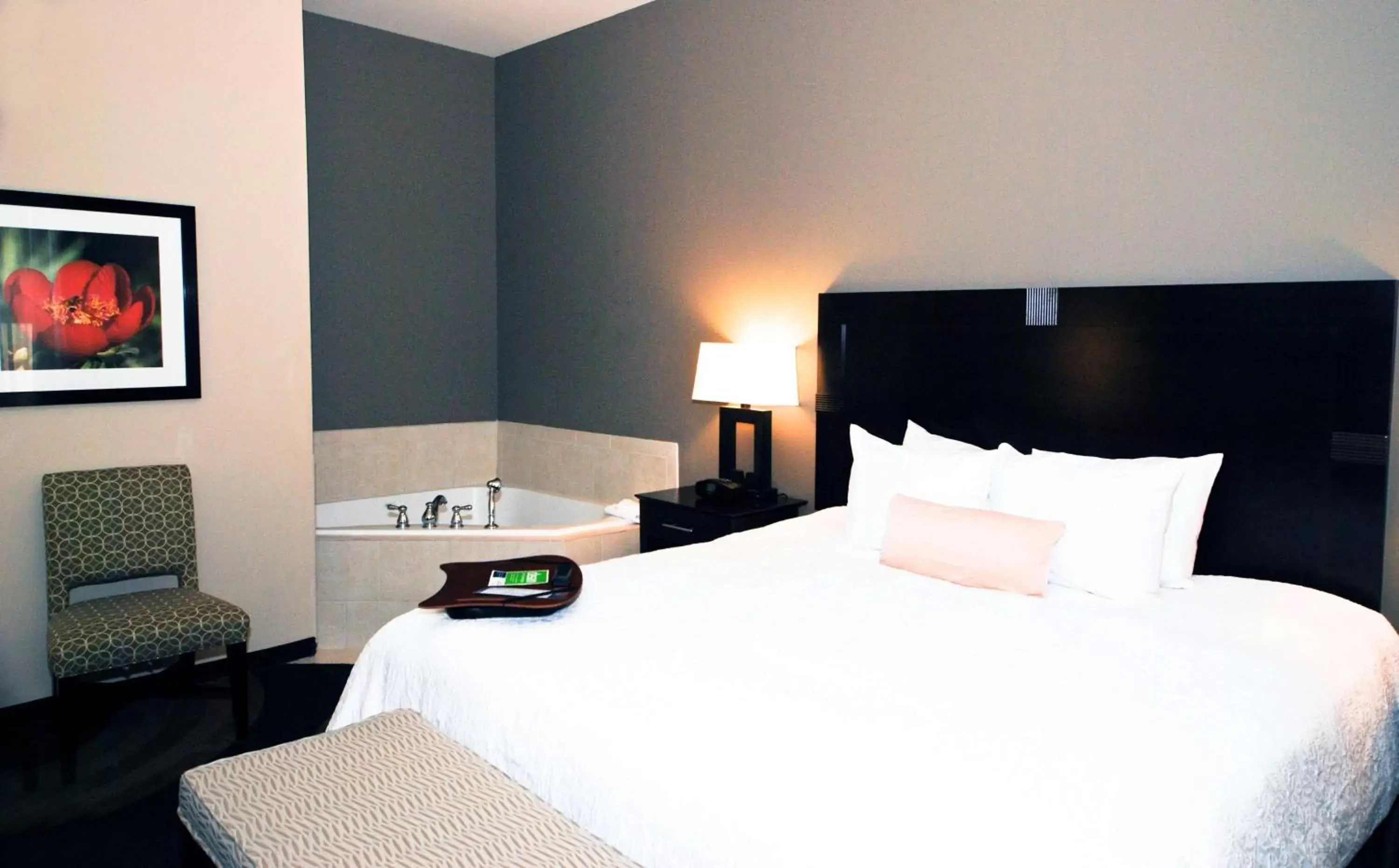 Bed in Hampton Inn Maumelle Bed in Hampton Inn Maumelle