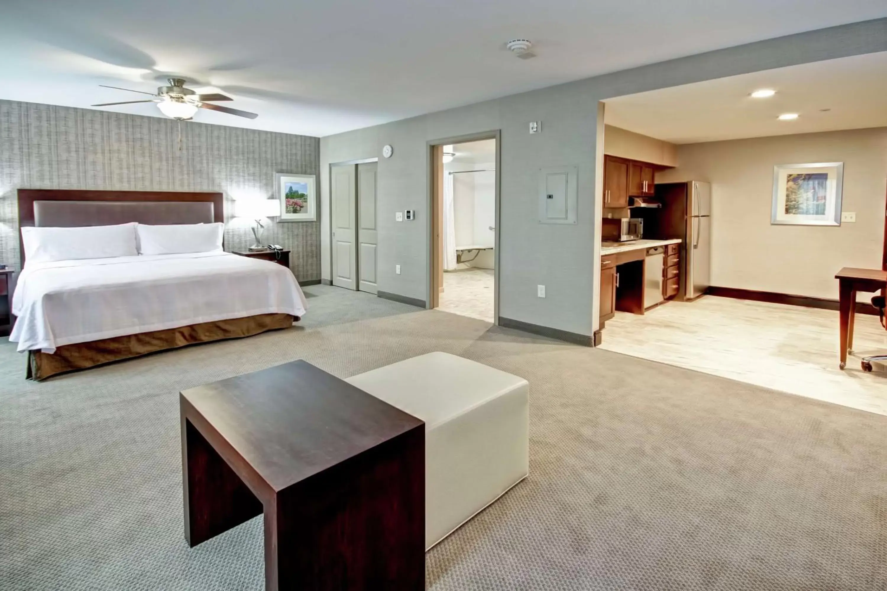 Bed in Homewood Suites by Hilton Bridgewater/Branchburg