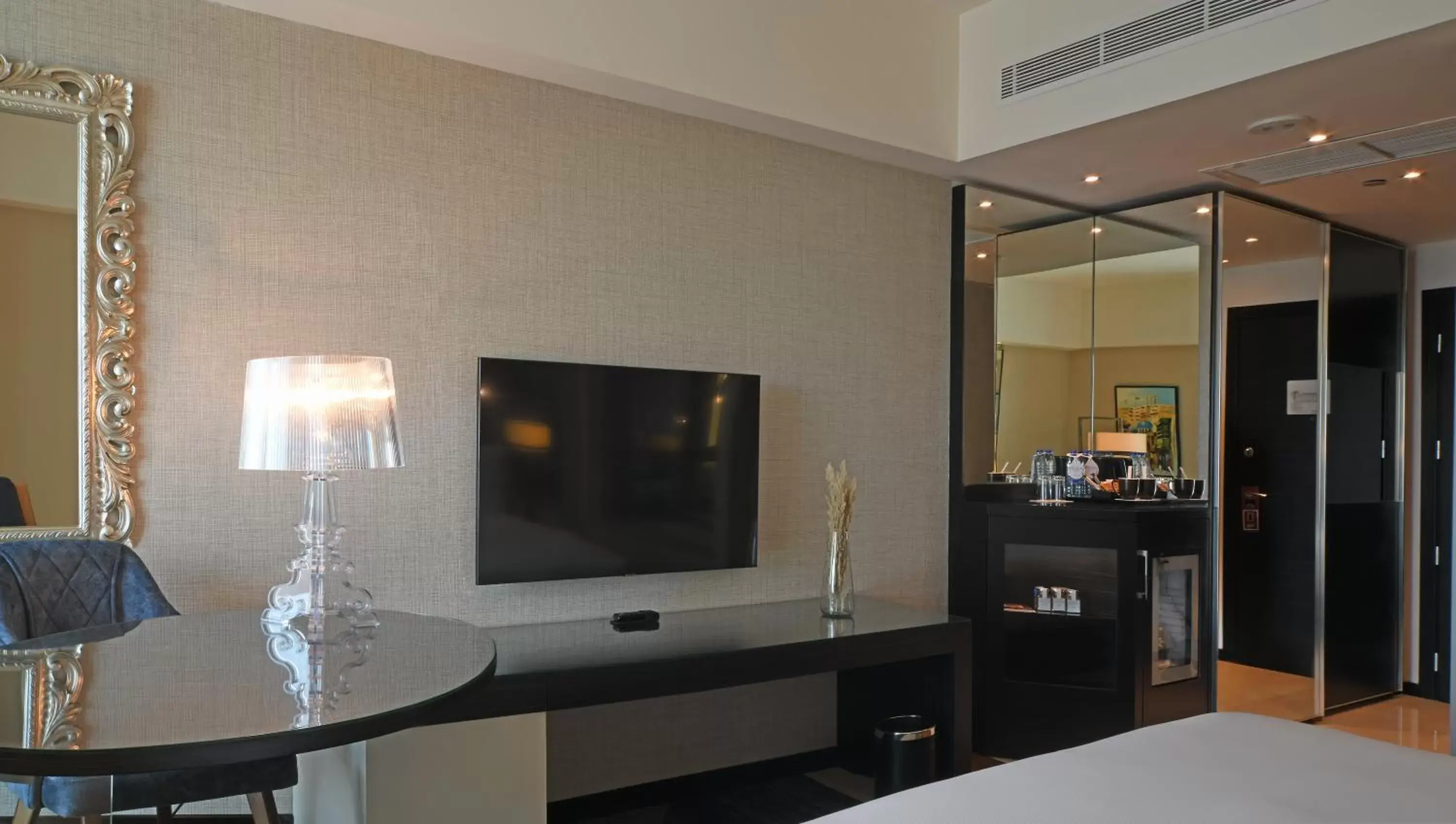 TV and multimedia, TV/Entertainment Center in Hilton Amman