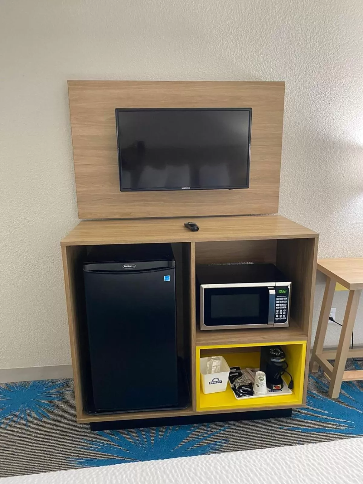 TV and multimedia in Days Inn by Wyndham Waco University Area