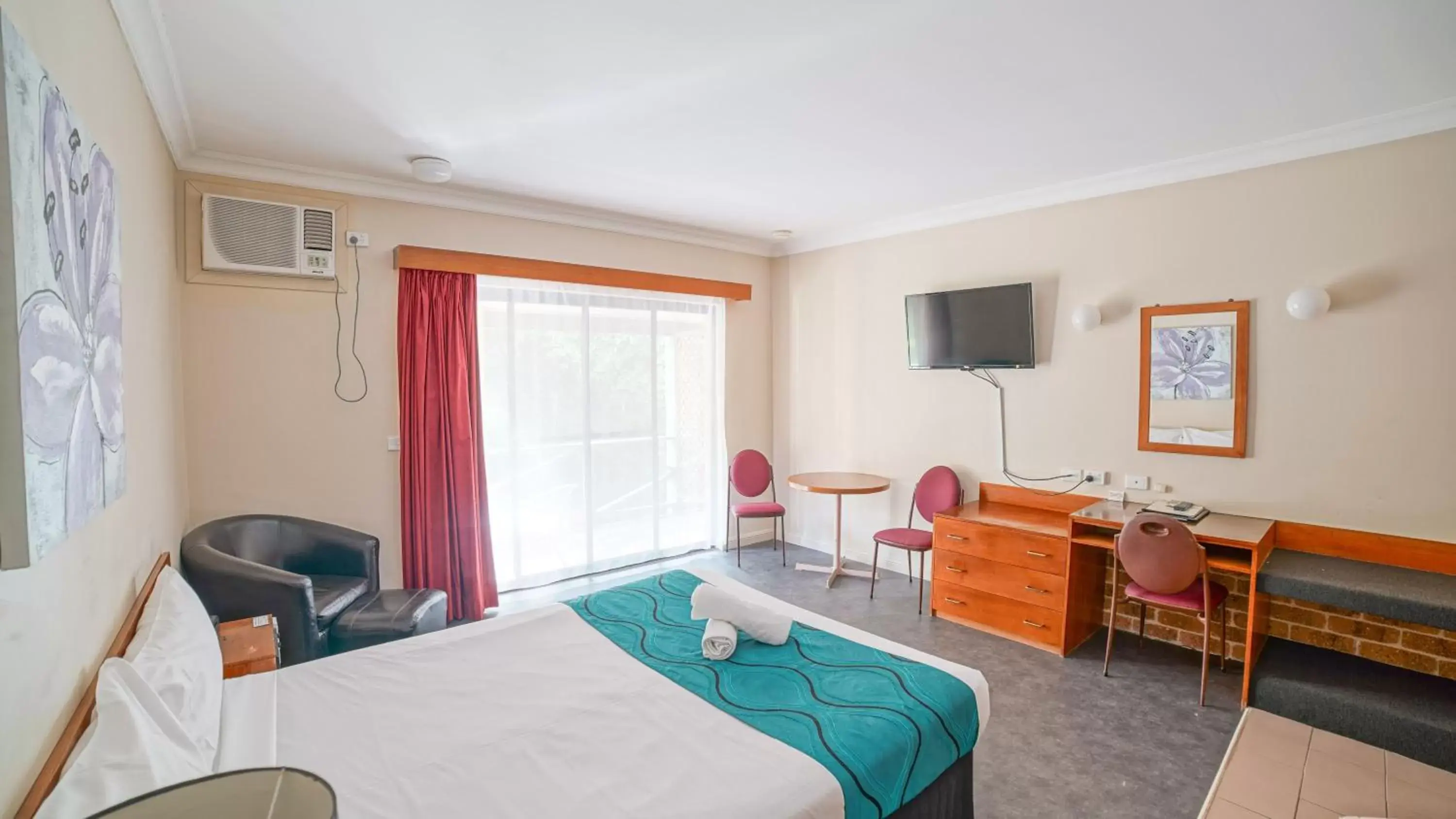 Photo of the whole room in Country 2 Coast Motor Inn Coffs Harbour