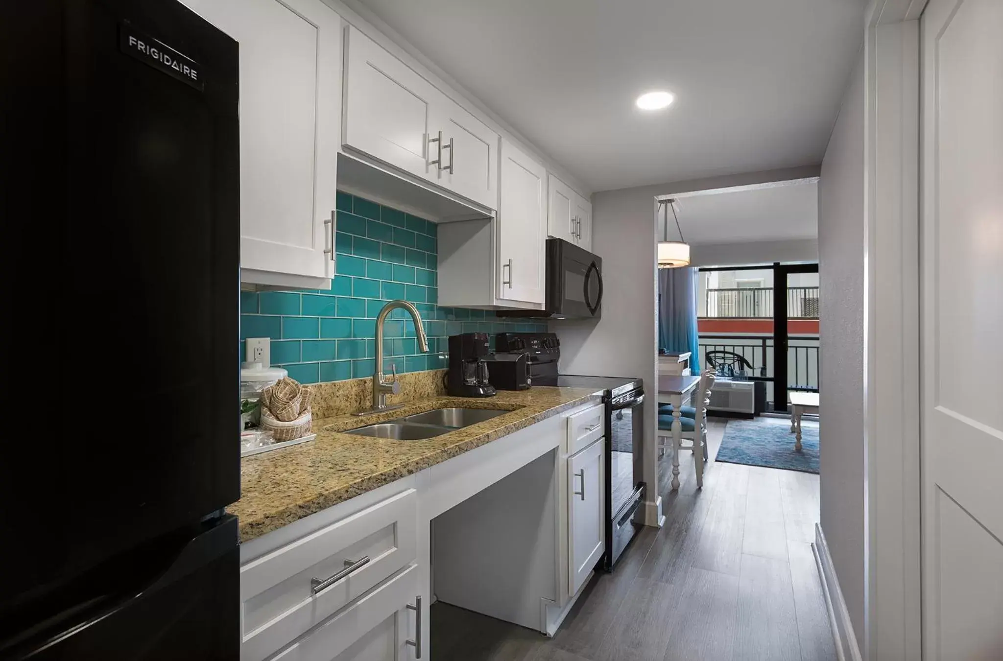 Kitchen or kitchenette, Kitchen/Kitchenette in Grande Cayman Resort