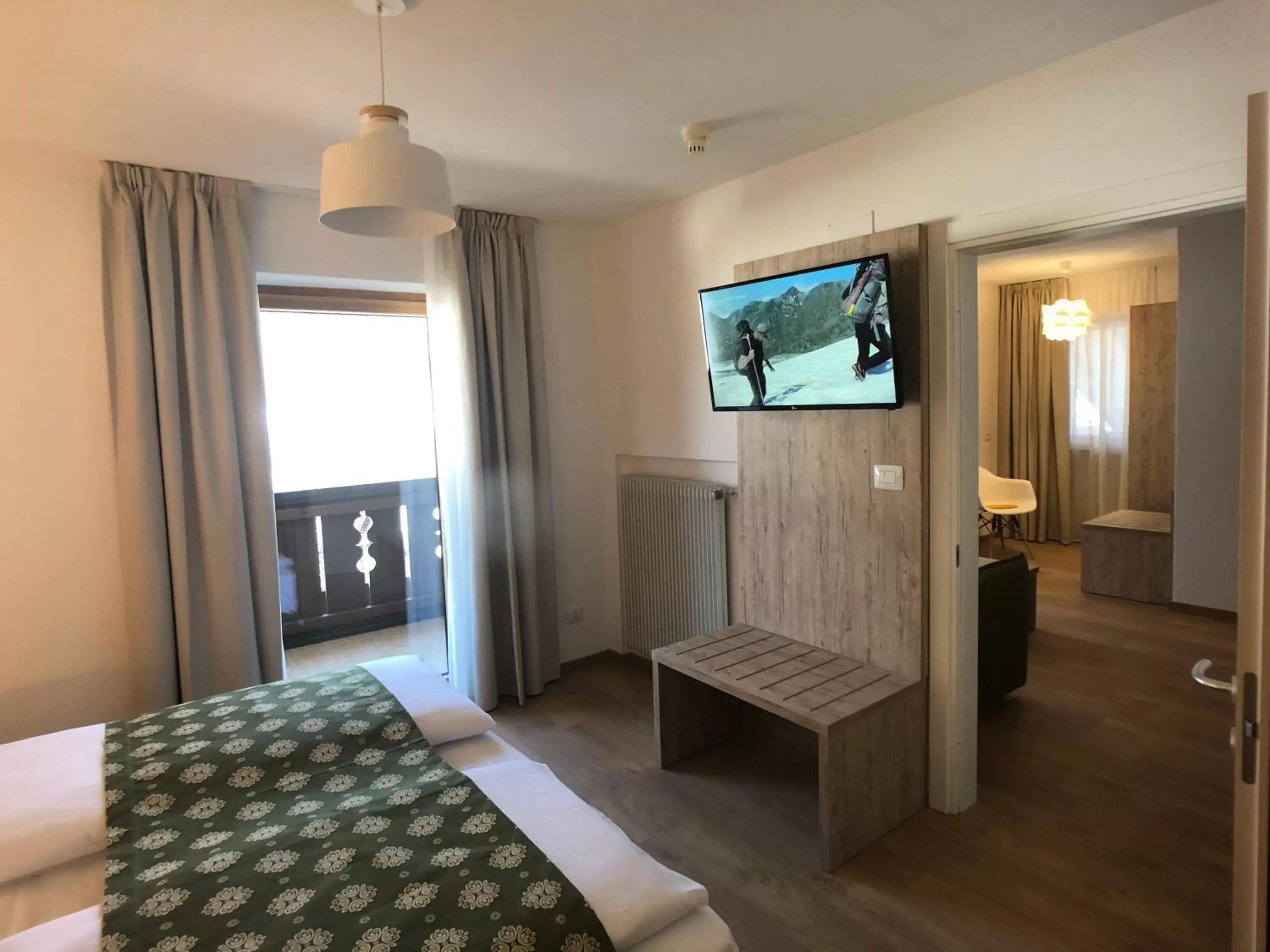 Deluxe Queen Suite with Spa Access in Hotel Kronplatzer Hof Deluxe Queen Suite with Spa Access in Hotel Kronplatzer Hof