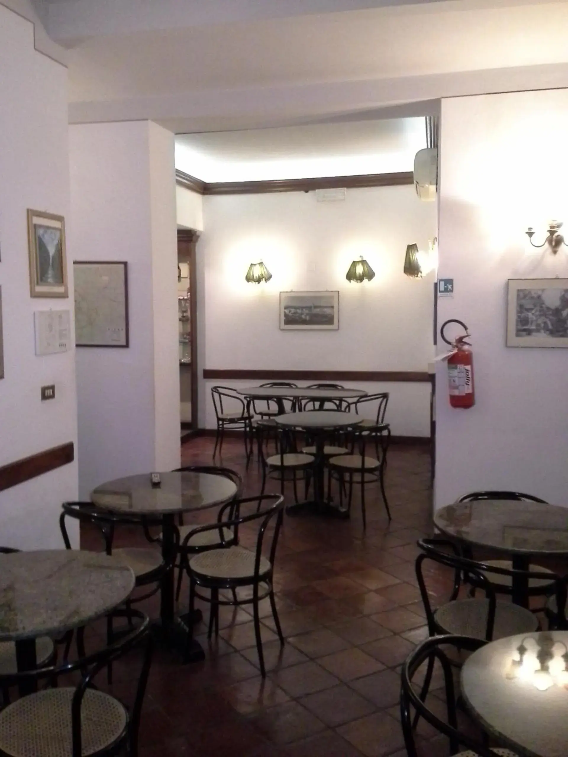 Communal lounge/ TV room, Restaurant/Places to Eat in Albergo Italia