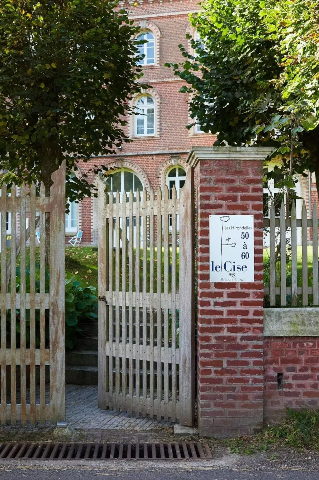 Facade/entrance, Property Building in Le Cise, The Originals Relais (Relais du Silence)