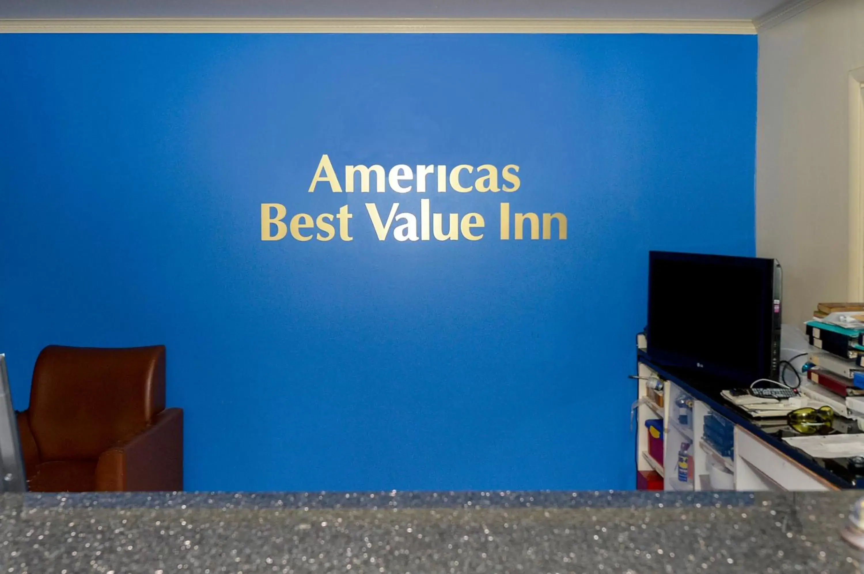 Lobby or reception, TV/Entertainment Center in Americas Best Value Inn at Central Valley