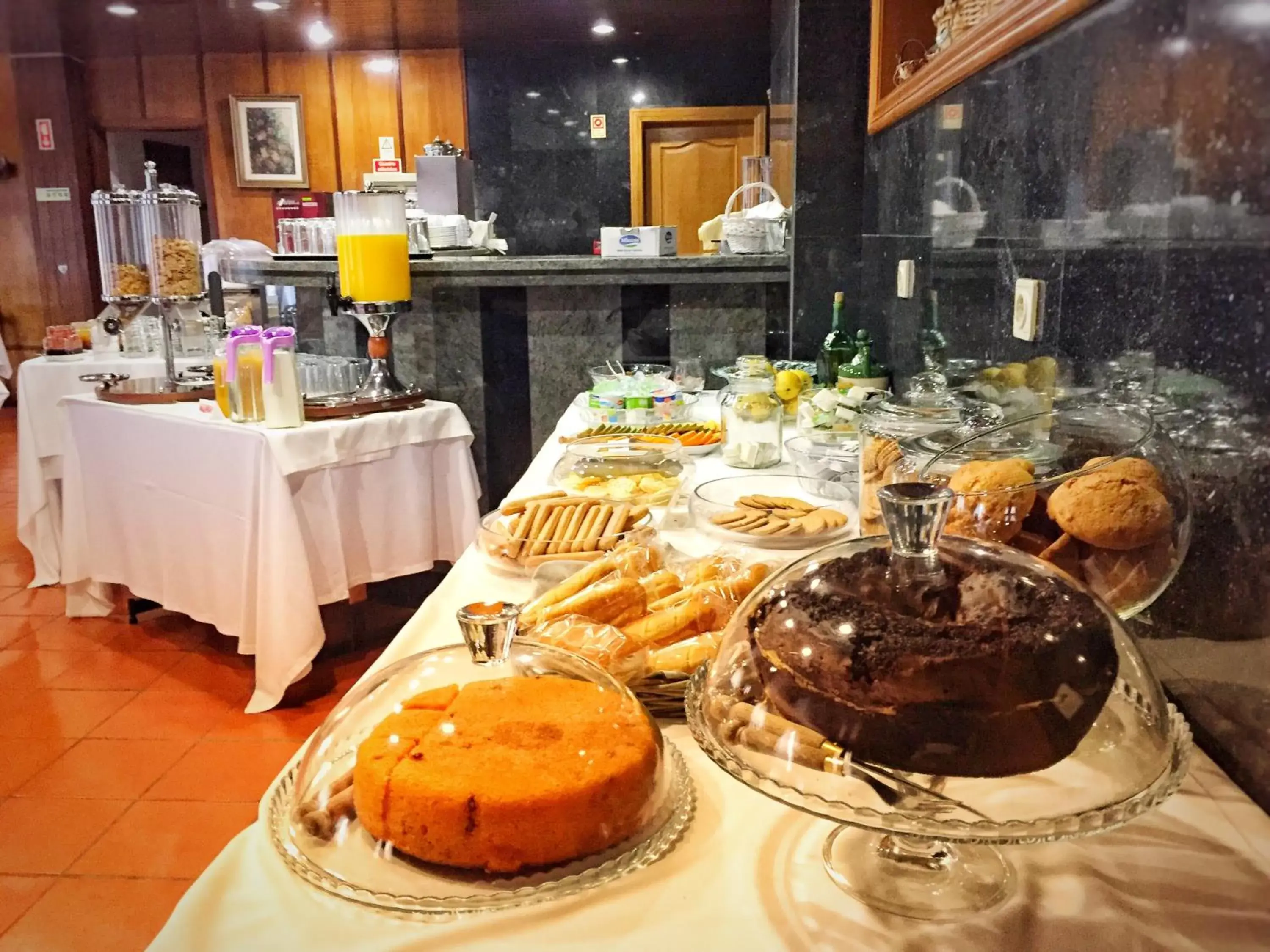 Buffet breakfast, Food in Hotel Estalagem Turismo