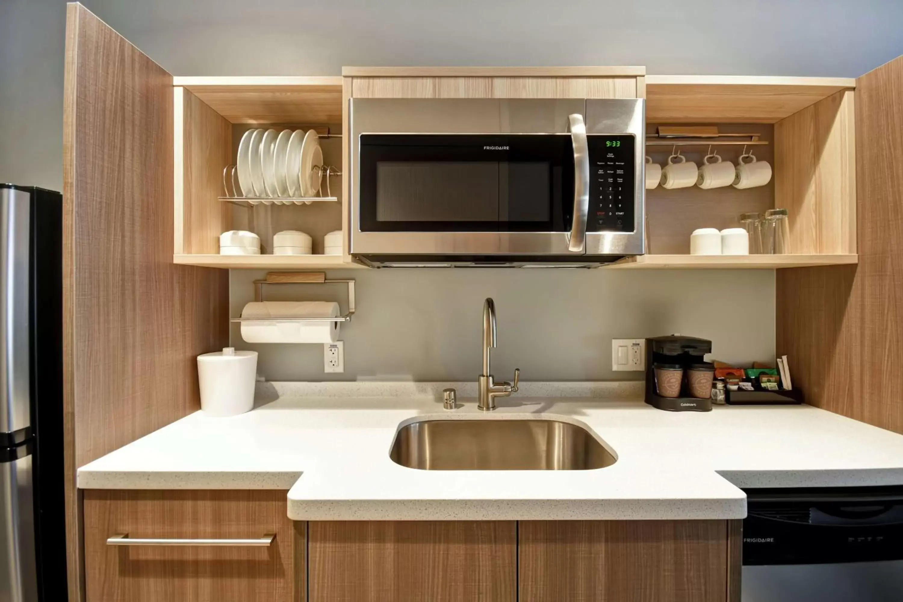 Kitchen or kitchenette, Kitchen/Kitchenette in Home2 Suites By Hilton San Francisco Airport North