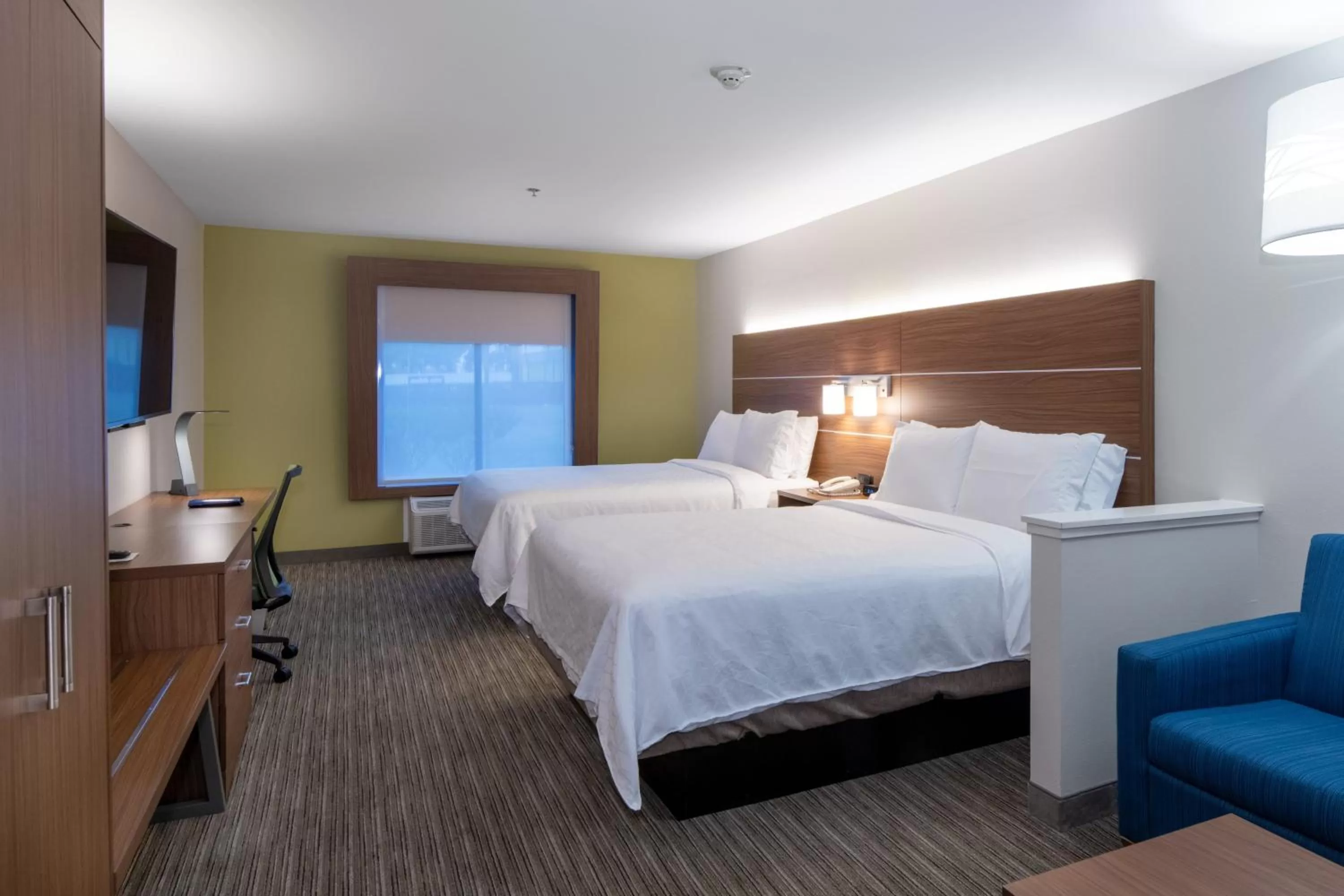 Photo of the whole room, Bed in Holiday Inn Express Arlington Interstate 20 Parks Mall by IHG