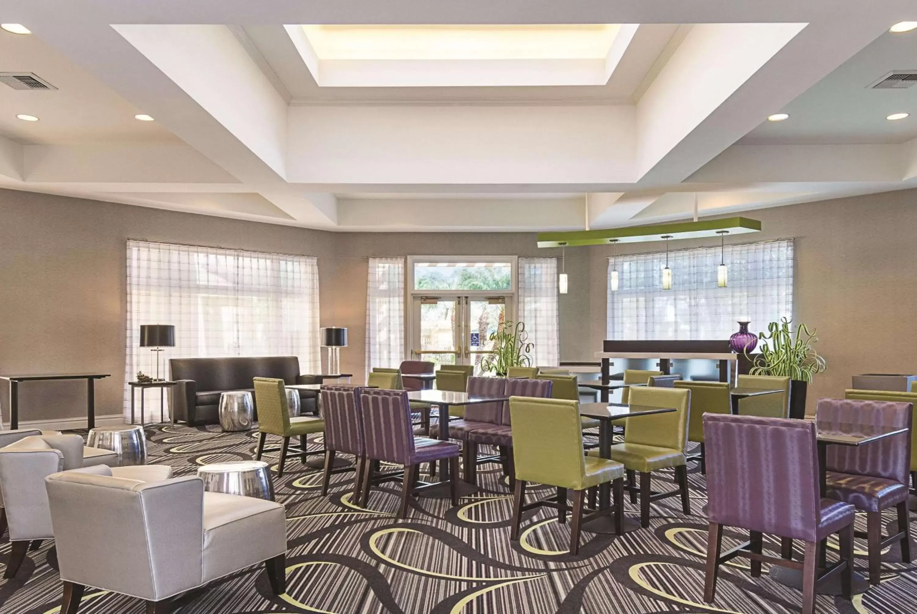 Lobby or reception, Restaurant/Places to Eat in La Quinta by Wyndham Ontario Airport
