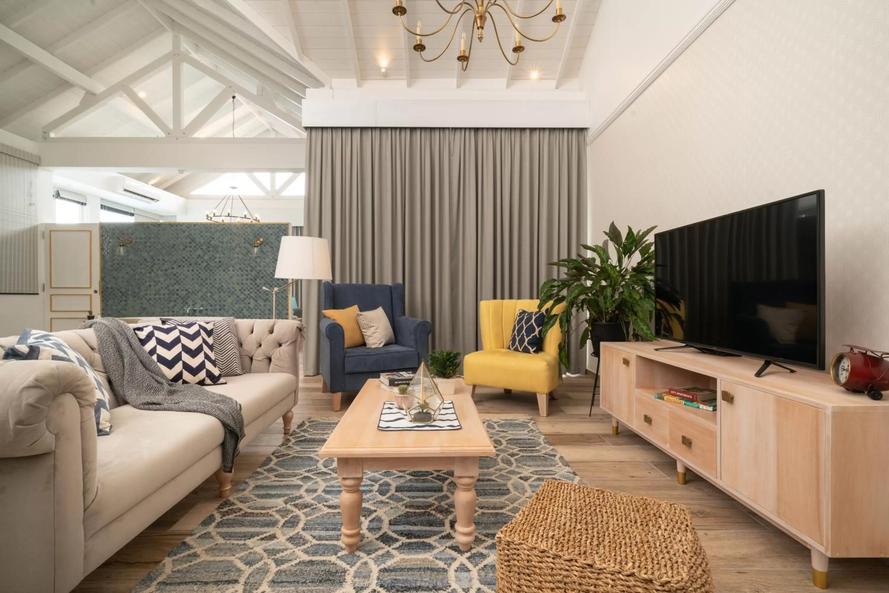 TV and multimedia in Triple O Six