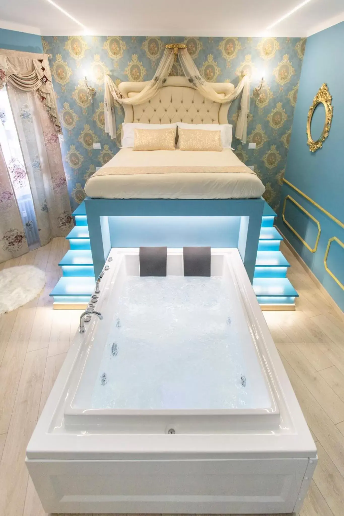 Hot Tub in Love Suite Roma