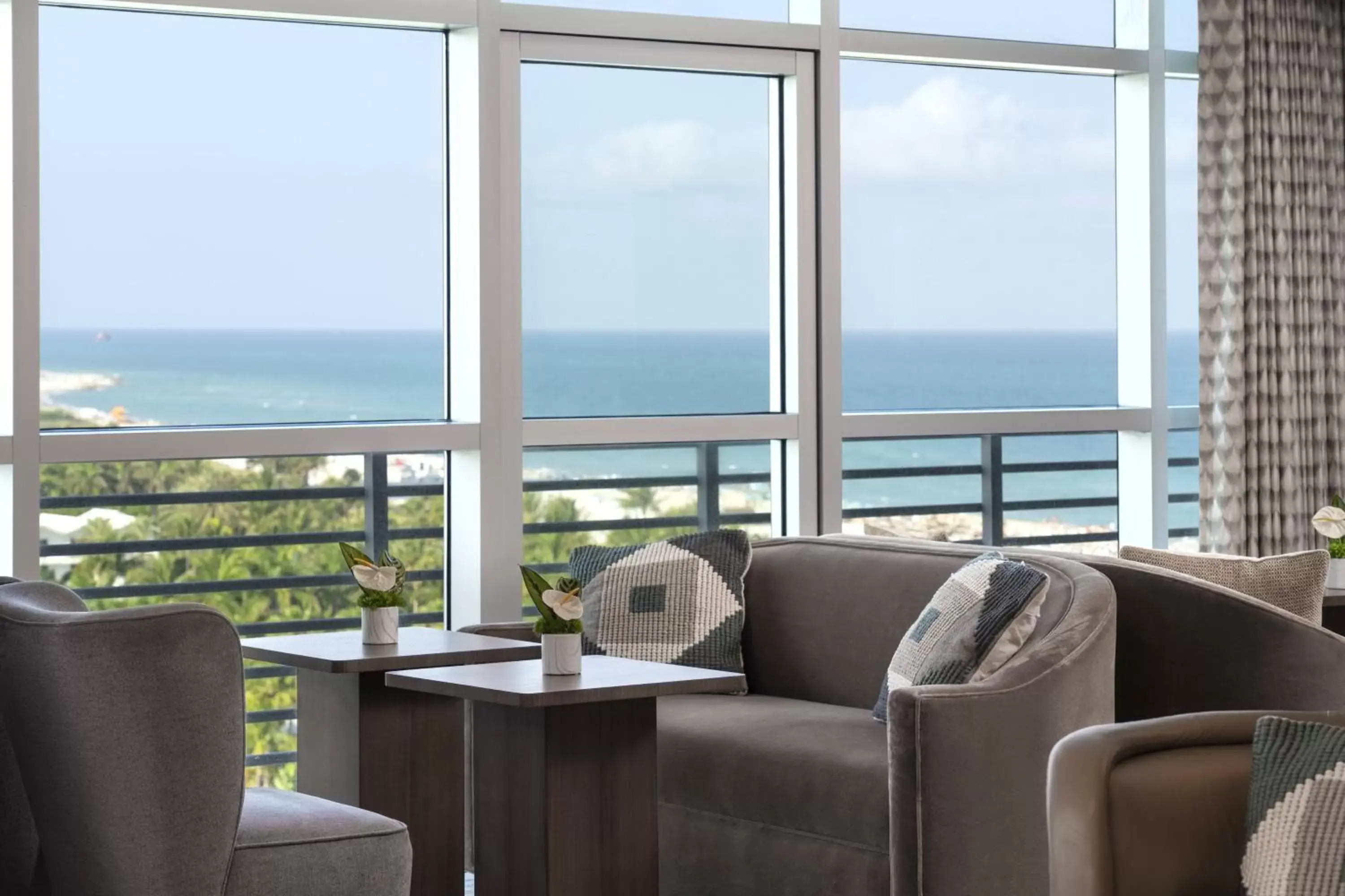 Lounge or bar, Sea View in The Ritz-Carlton South Beach