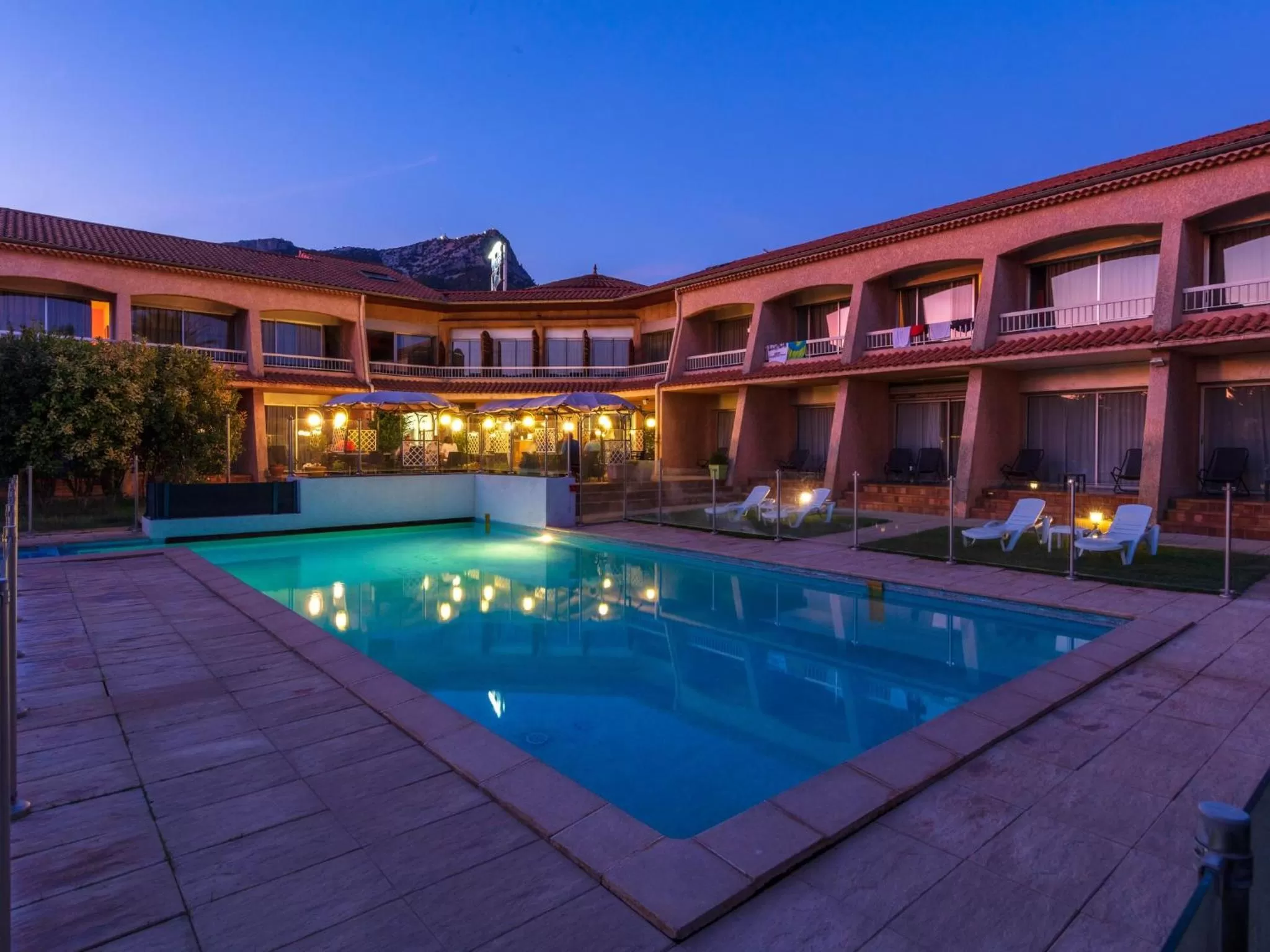 Property building in Noemys Toulon La Valette - Hotel restaurant avec piscine