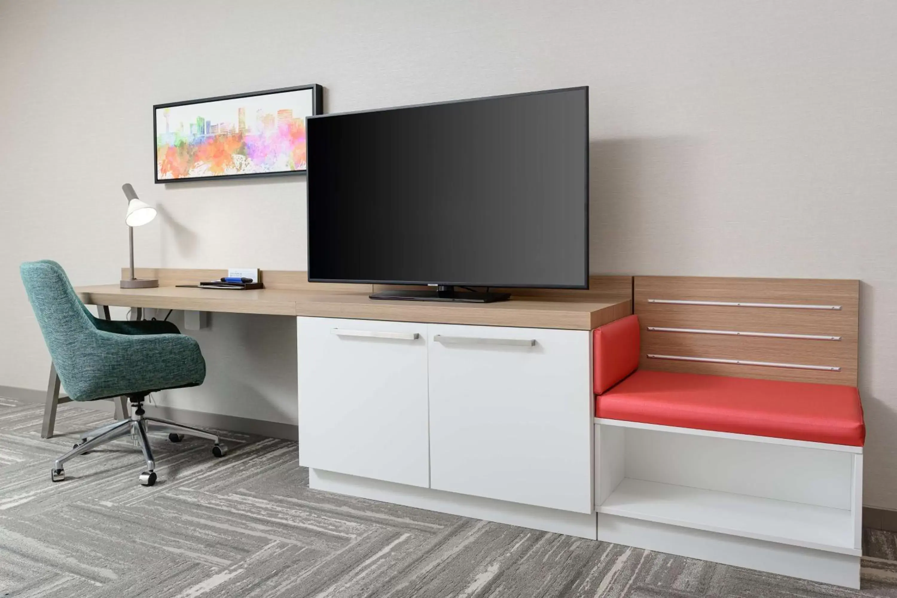 Bedroom, TV/Entertainment Center in Hilton Garden Inn Knoxville Papermill Drive, Tn