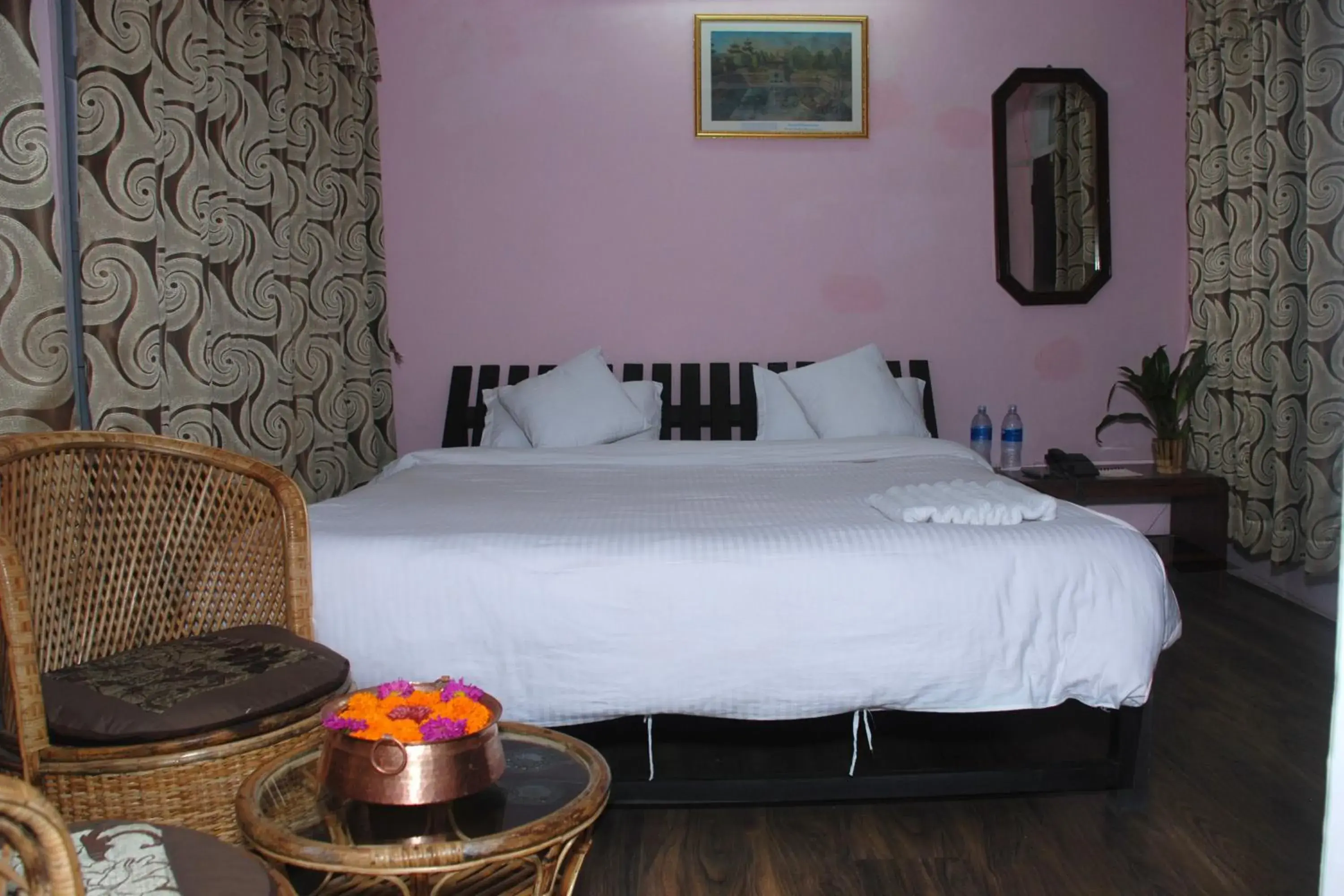 Bedroom, Bed in Hotel Travelers Home