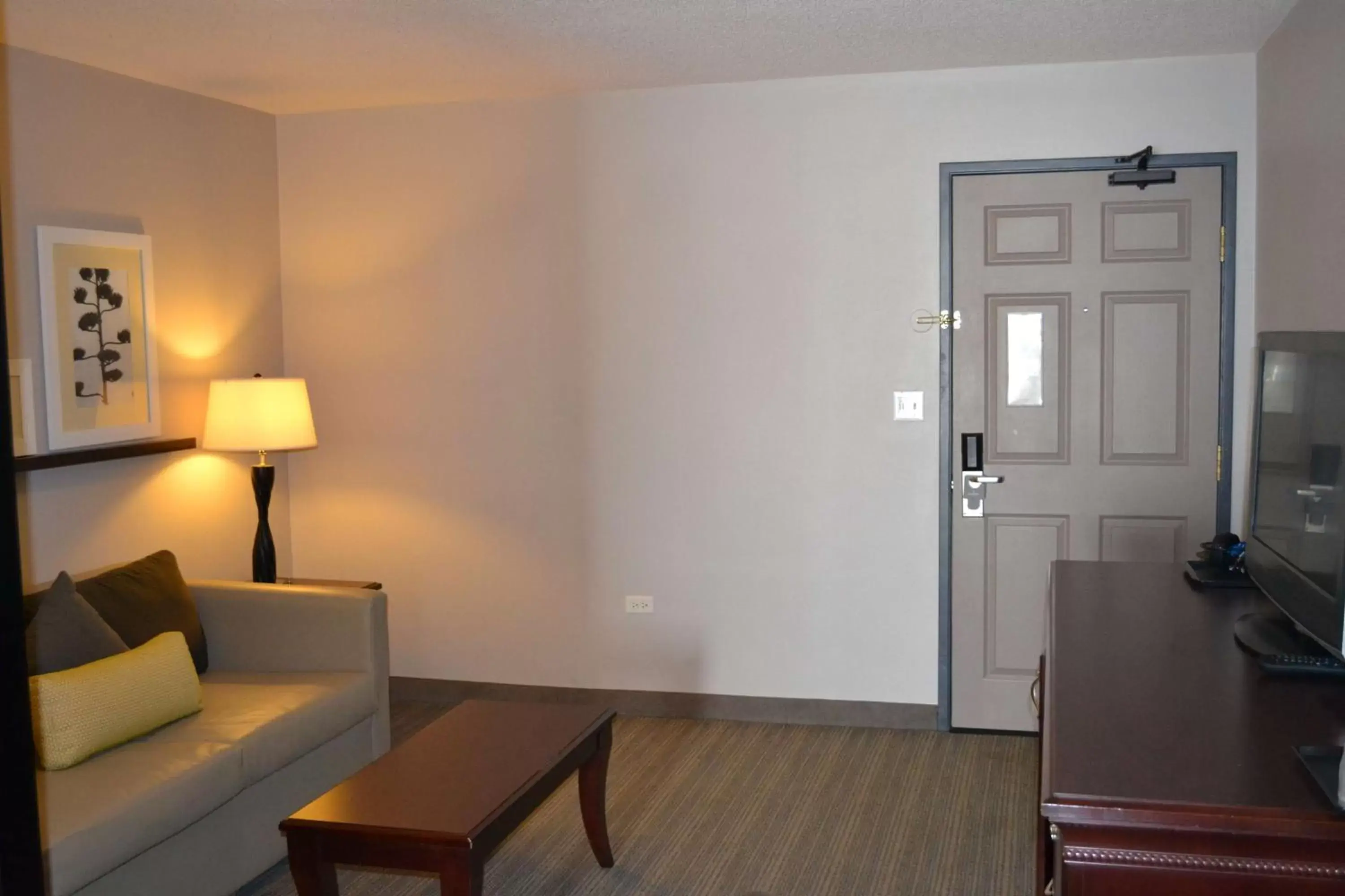 Photo of the whole room, Seating Area in Country Inn & Suites by Radisson, Gurnee, IL