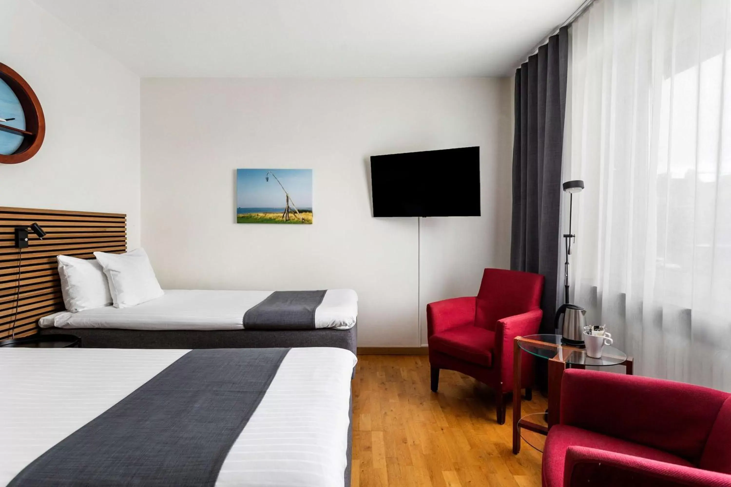 Bedroom, TV/Entertainment Center in Best Western Sjofartshotellet