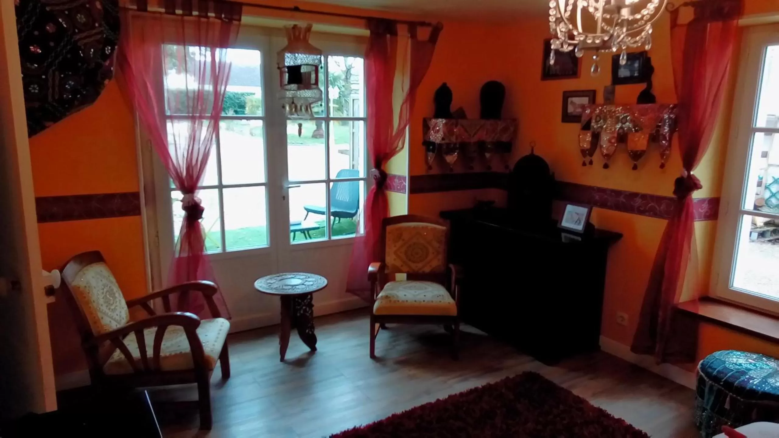 Seating Area in O tour du monde