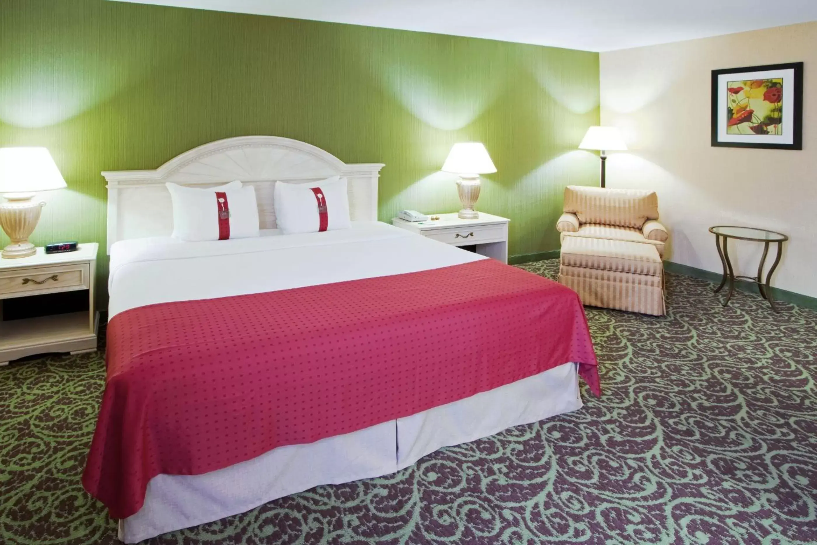 Bedroom, Bed in Holiday Inn Chantilly-Dulles Expo Airport, an IHG Hotel