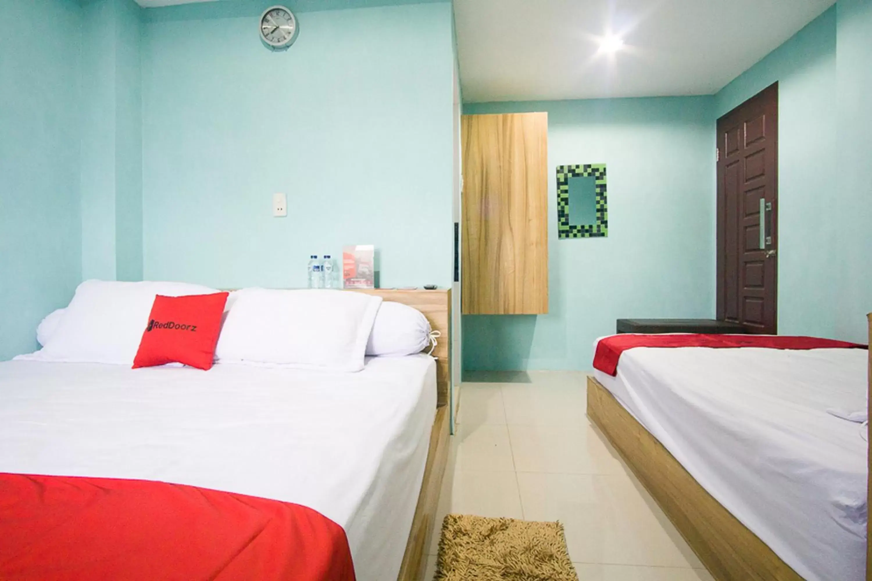 Bedroom, Bed in RedDoorz near Mikie Holiday Funland Berastagi