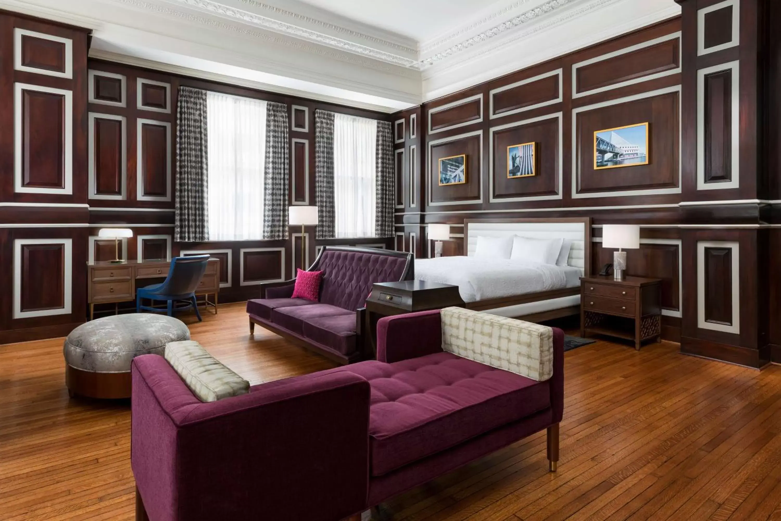 Bed, Seating Area in Hampton Inn & Suites Baltimore Inner Harbor