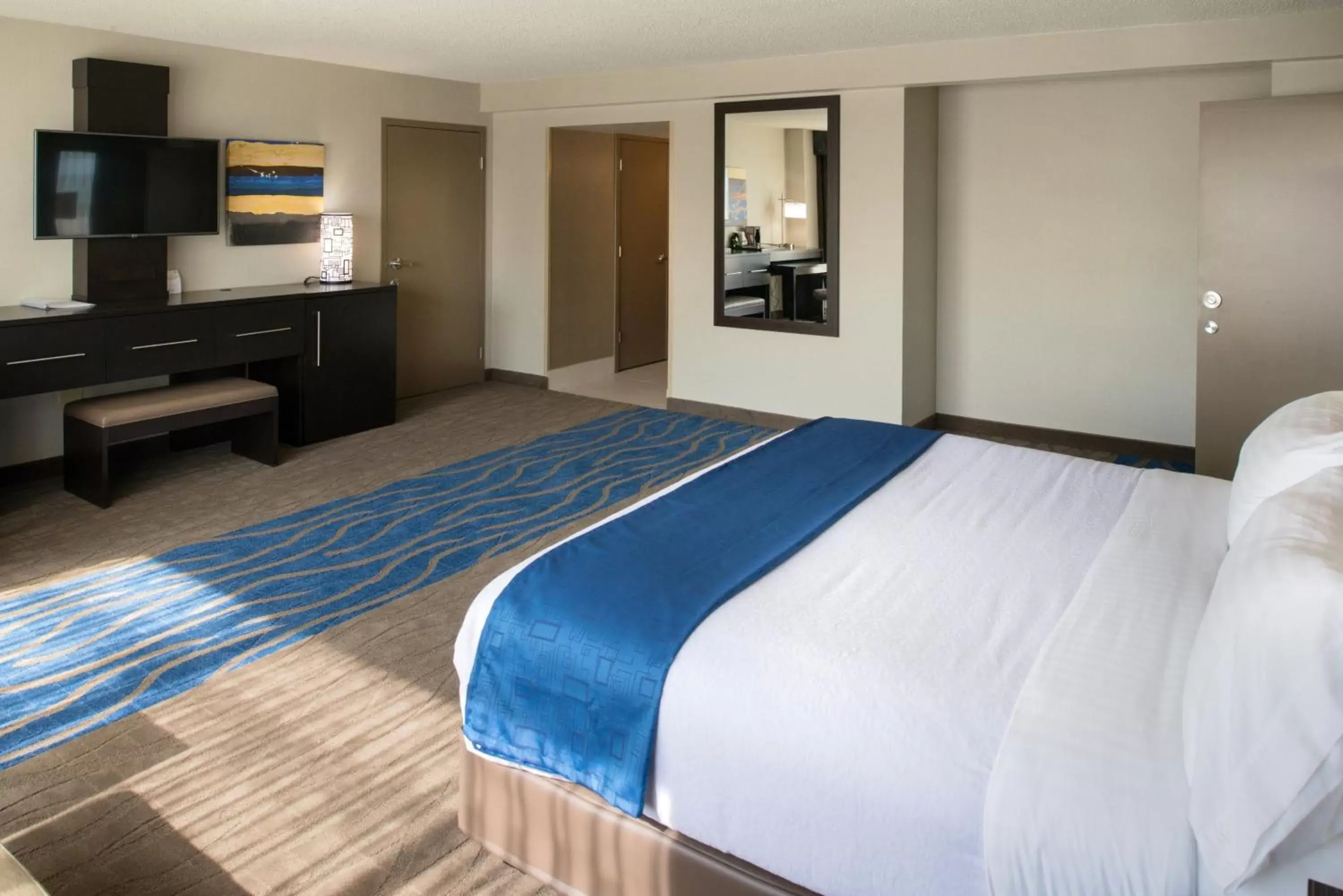 Photo of the whole room, Bed in Holiday Inn St Louis Downtown/Convention Center, an IHG Hotel