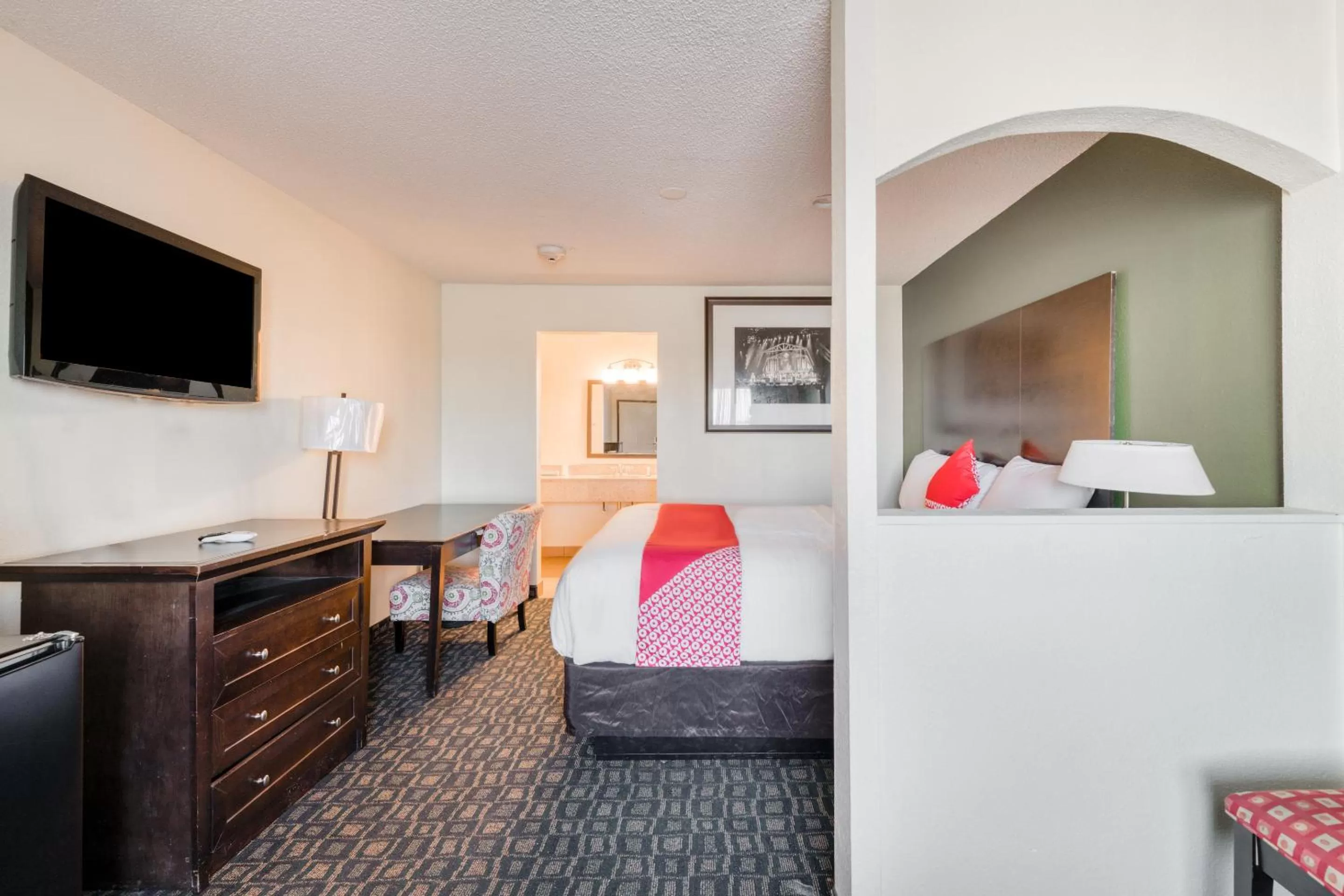 Bedroom, Bed in OYO Hotel Rosenberg TX I-69