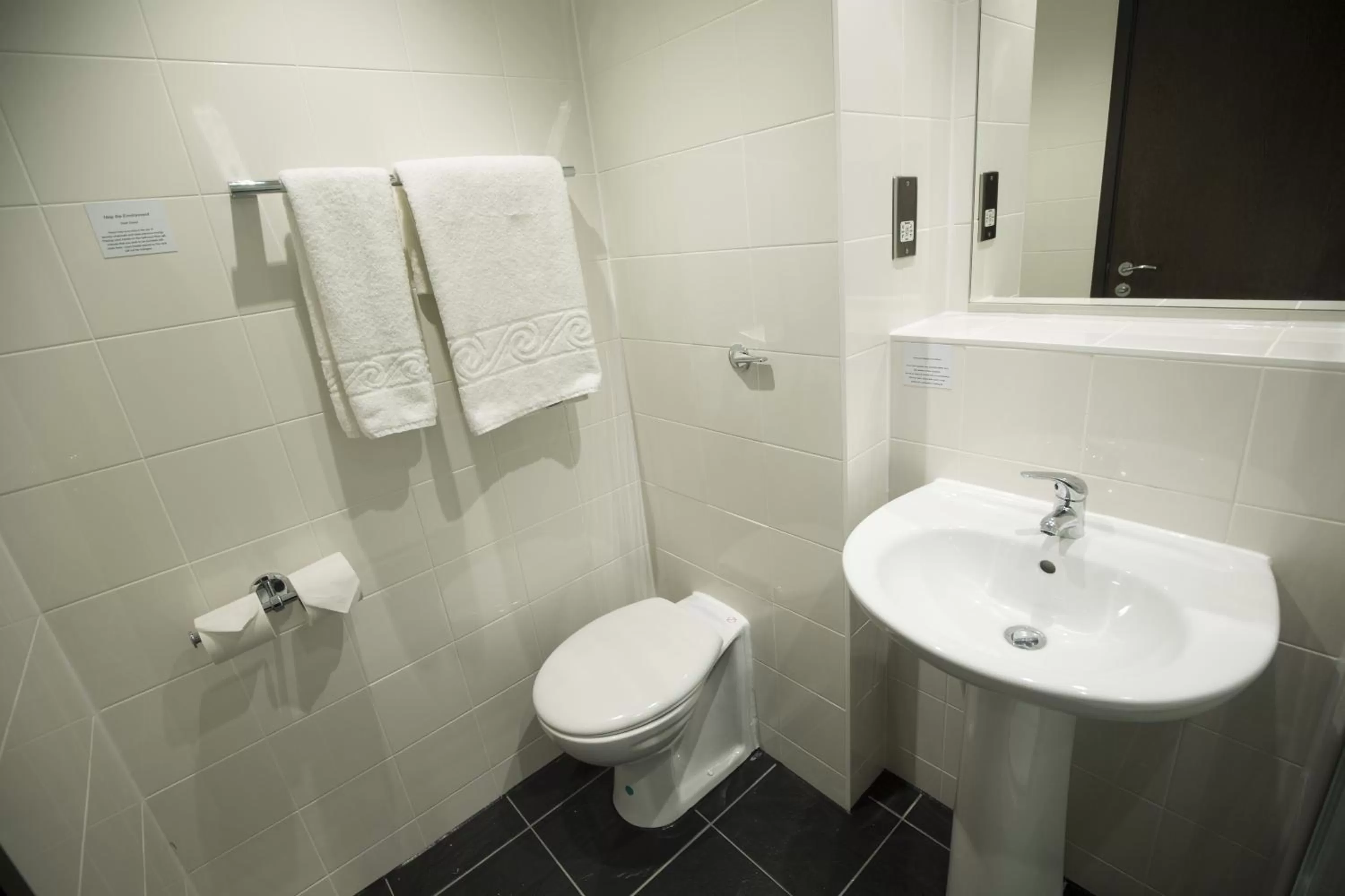 Bathroom in Ramada Milton Keynes