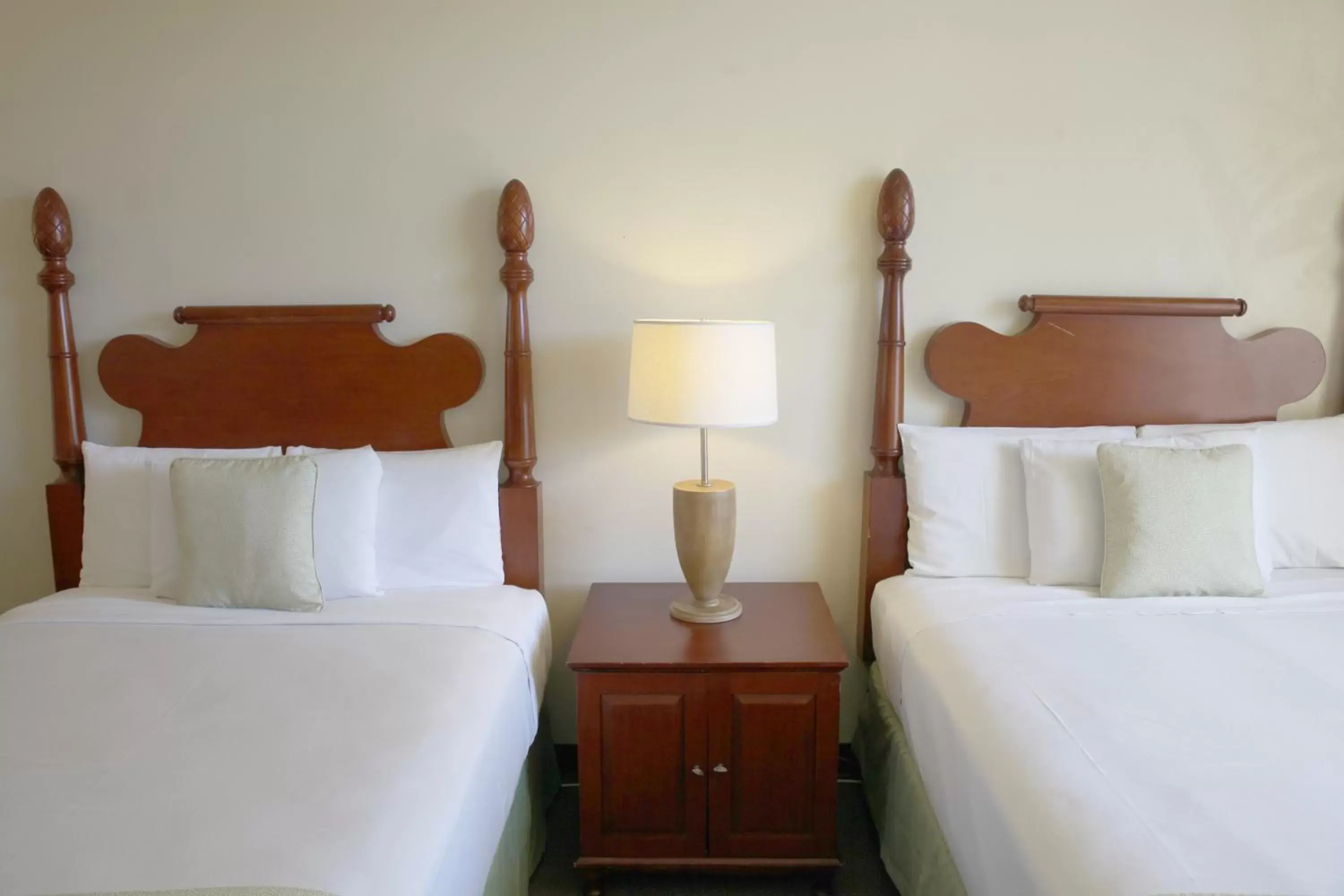 Bedroom, Bed in Waikiki Heritage Hotel