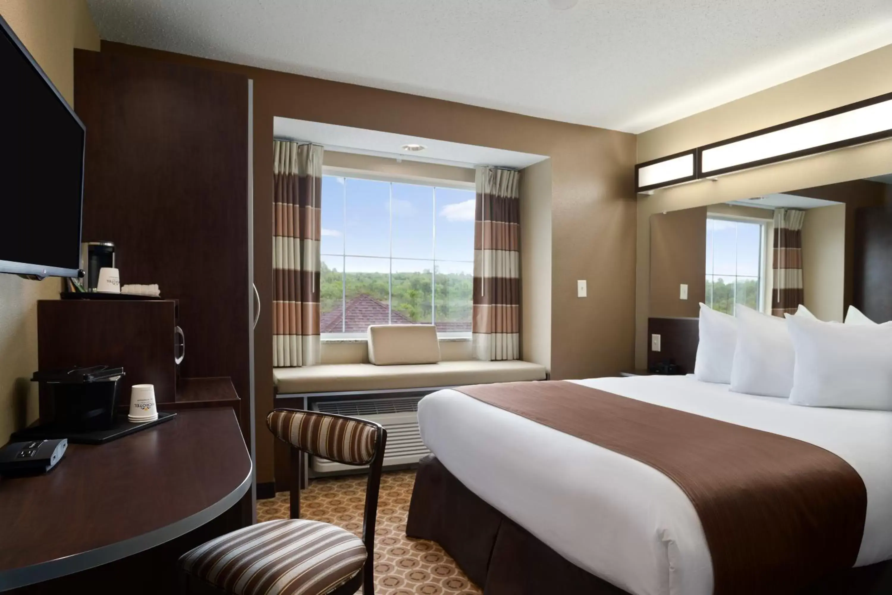 Day, Bed in Microtel Inn & Suites Fairmont Day, Bed in Microtel Inn & Suites Fairmont