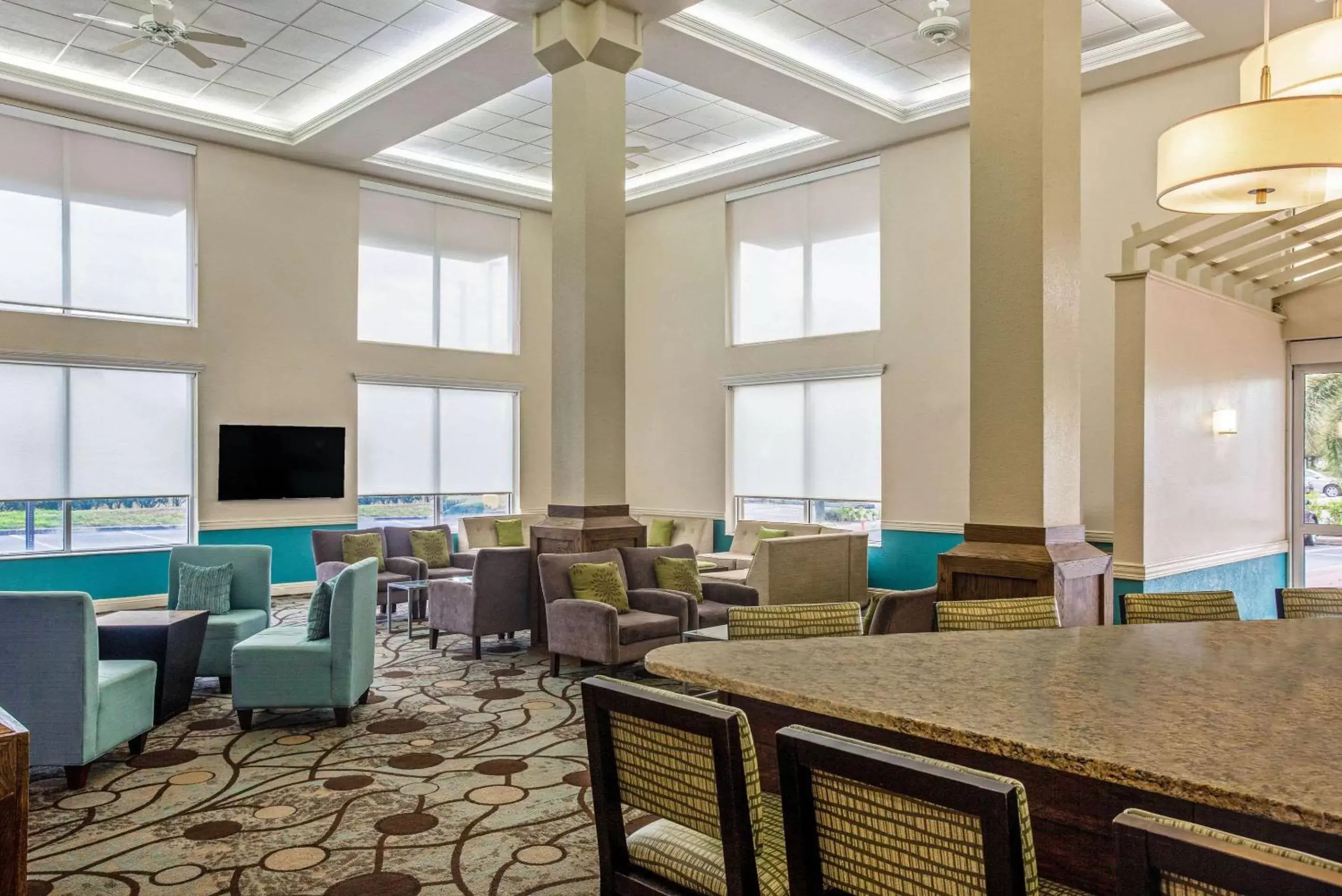 Lobby or reception, Restaurant/Places to Eat in Comfort Inn & Suites Sarasota I75